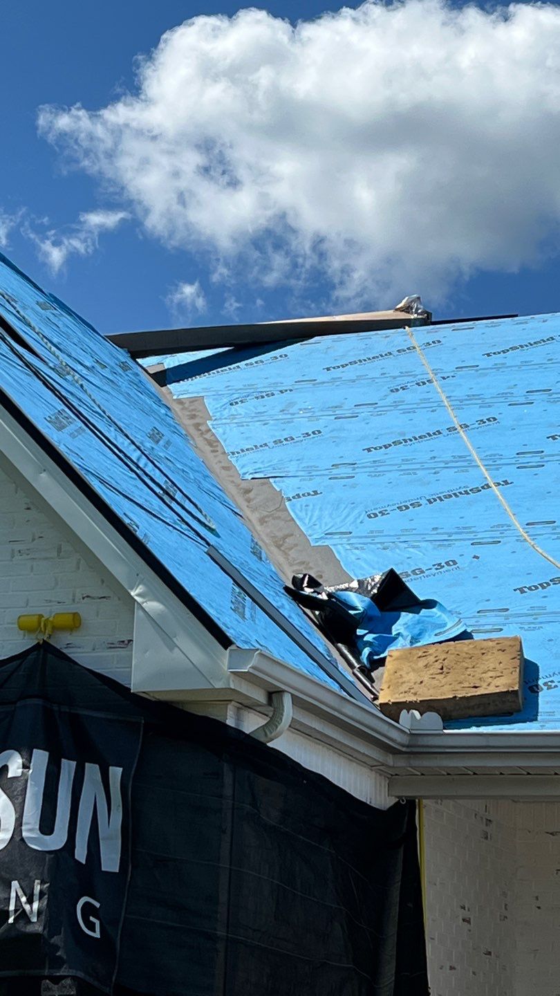 Residential Roofing Installation using Owens Corning Oakridge Roofing System by Undersun Roofing 