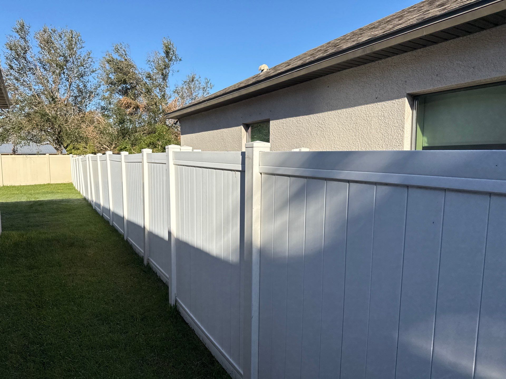Comprehensive Concrete and Vinyl Fence Cleaning in Willow Walk Community, Palmetto, FL by Sunshine AquaWash
