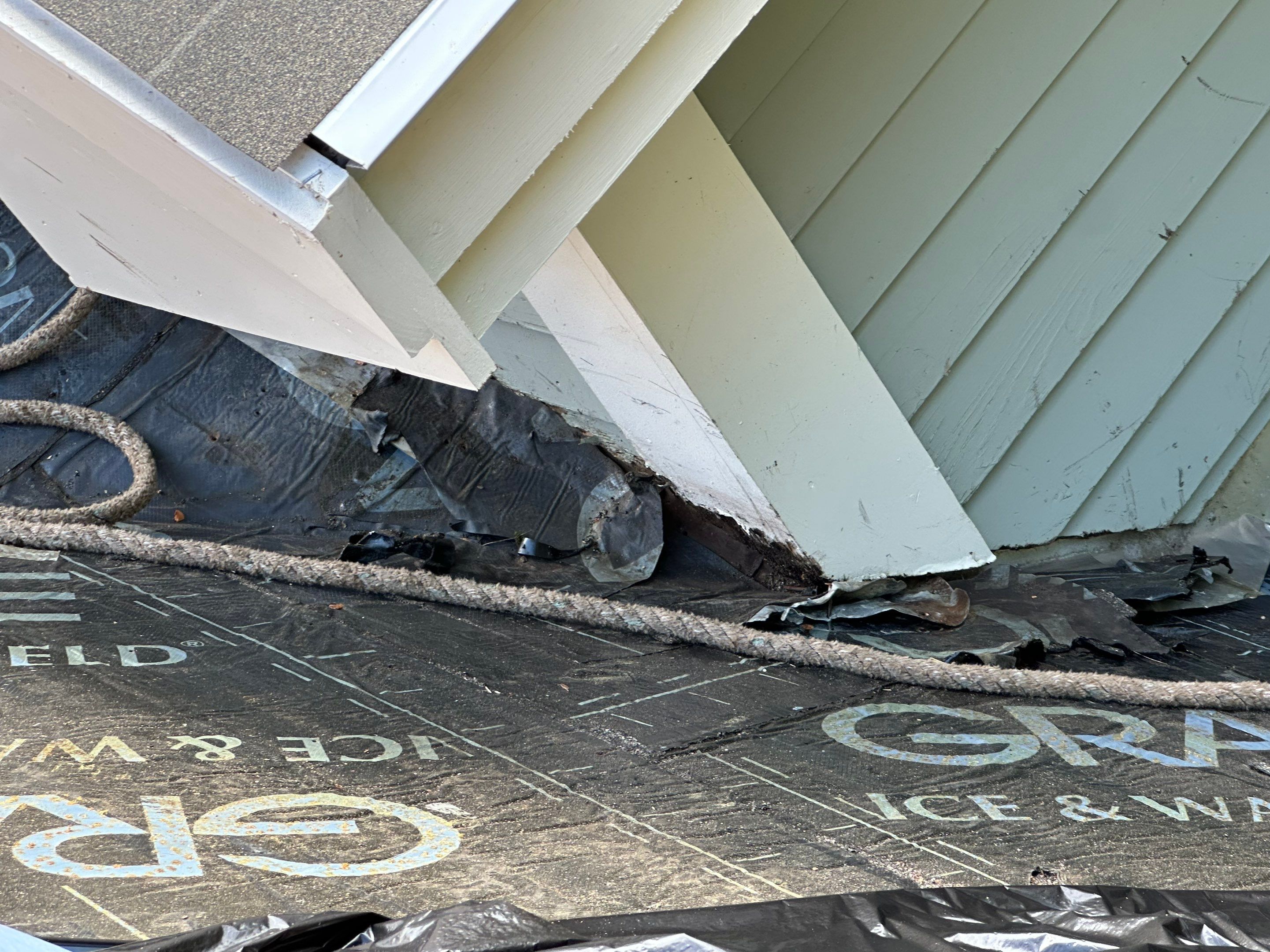 š IKO Roof Transformation in Berwick, Maine! š²šØ by Tall pine roofing