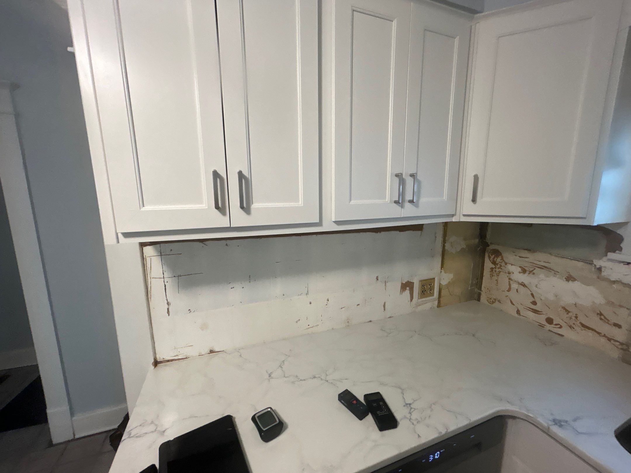 Natural Marble Tile Backsplash Installation in Louisville by Footprints Floors Kentucky