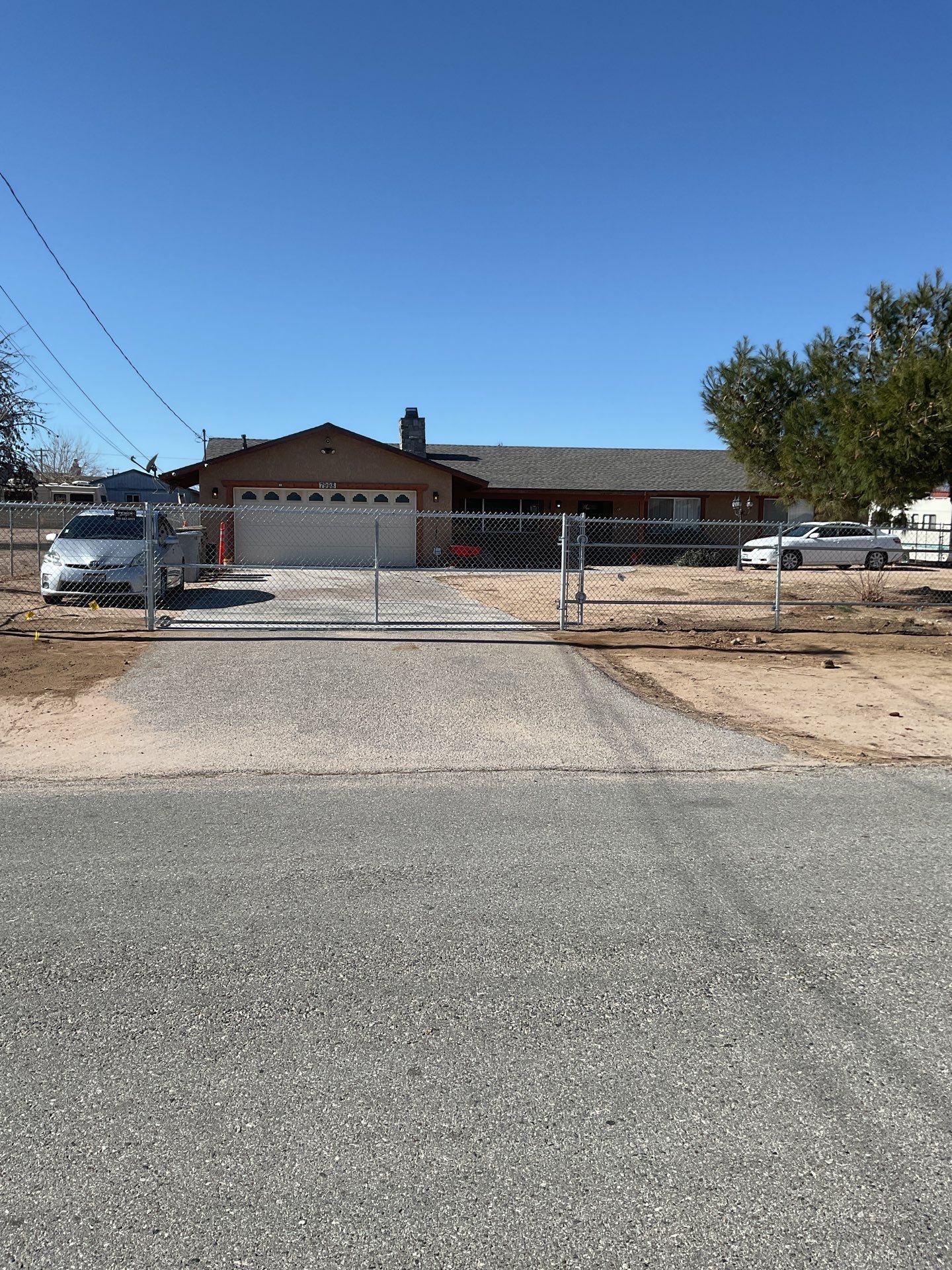 Fence Installation using chain -link by Fence Guys Inc.