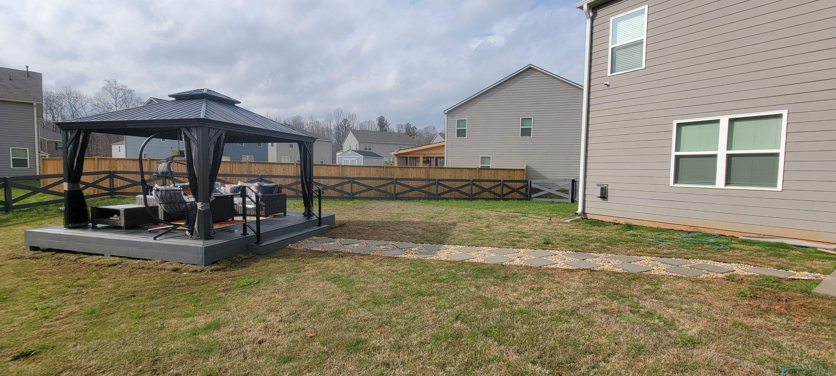 Exterior Gazebo by Ajayi Design and Construction 
