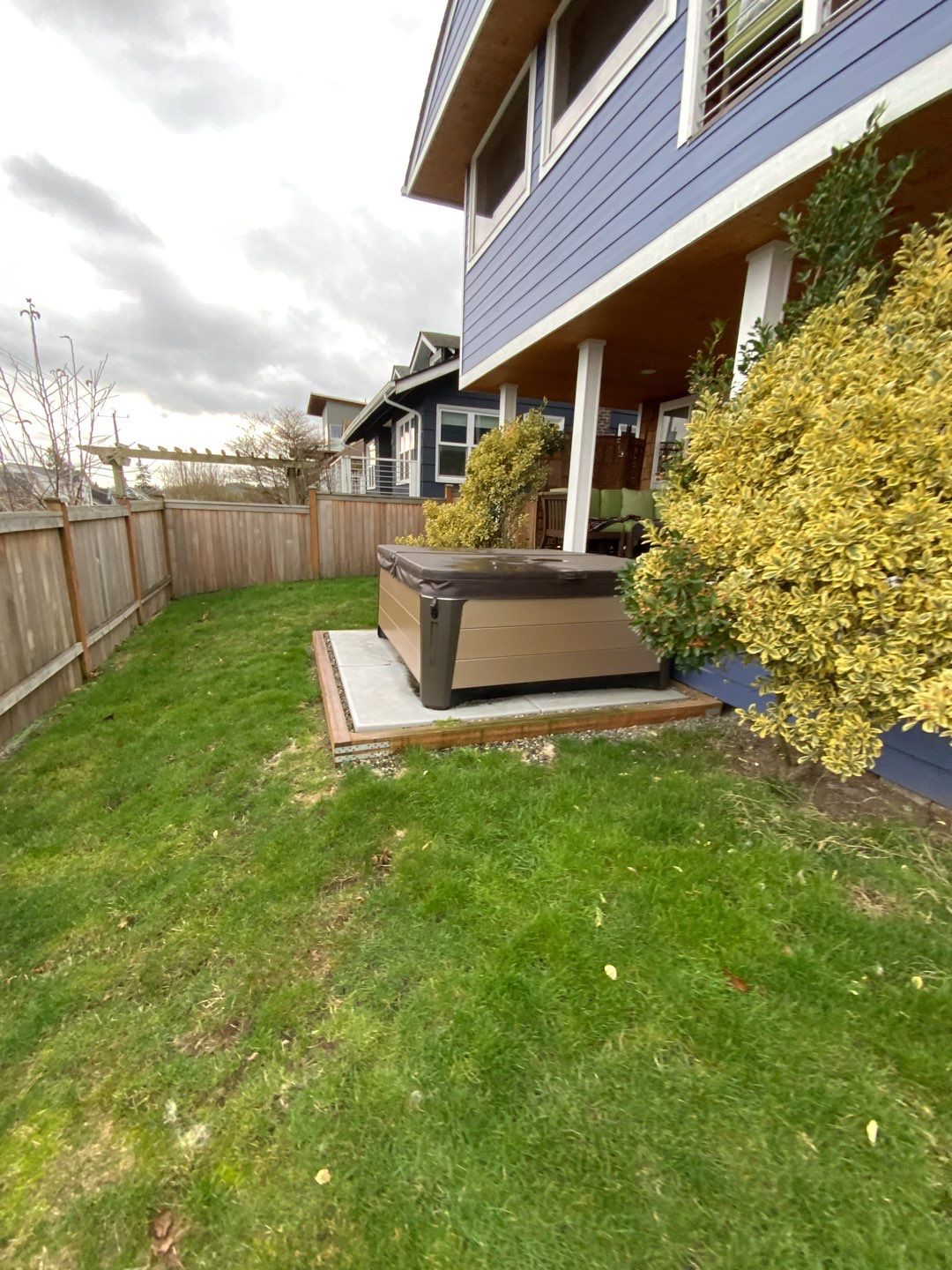 Deck Extension with Hideaway Screen by Alki deck builders 