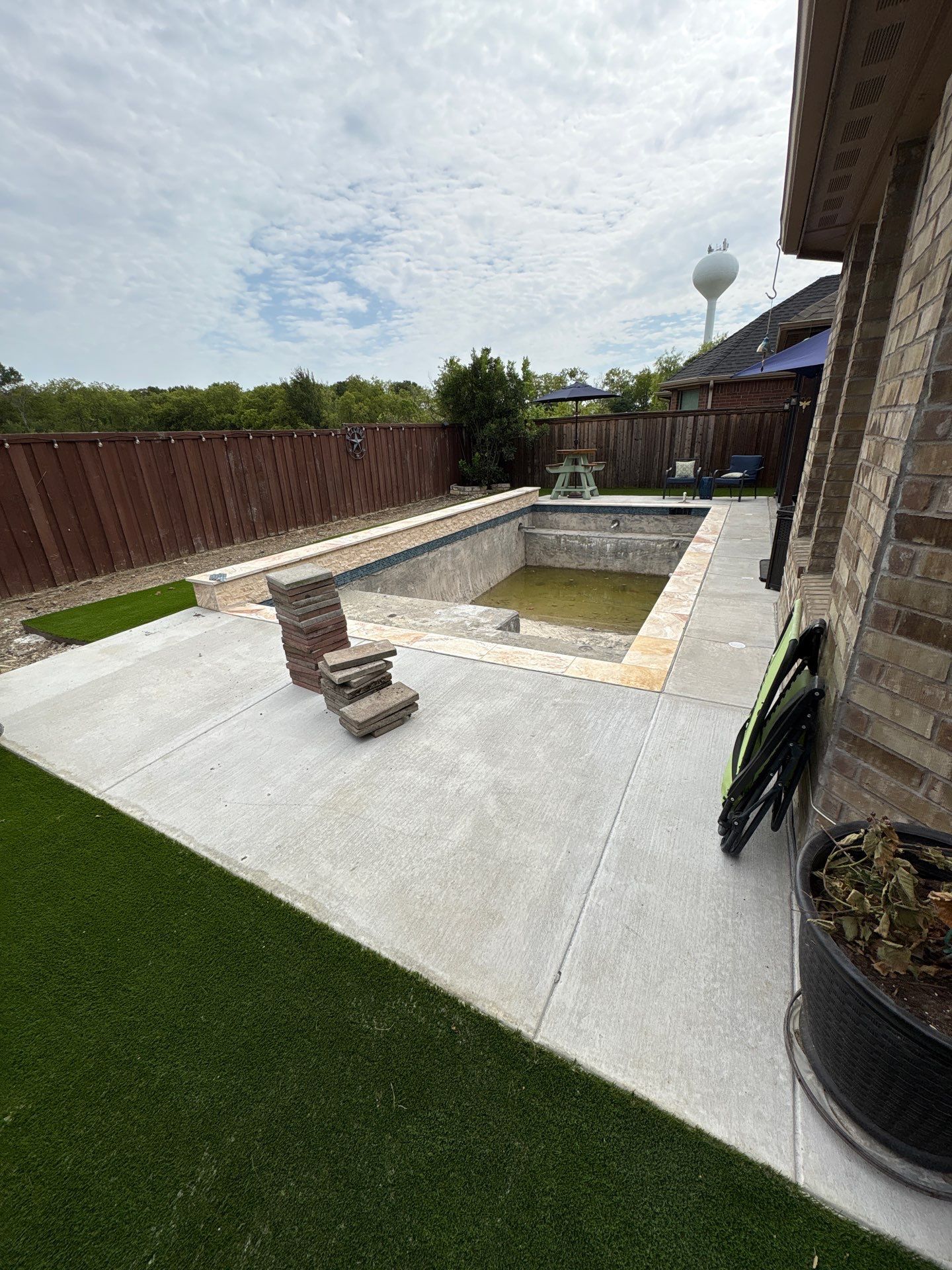 Modern Rectangular Pool with Turf Surround by Pinnacle Pools and Spas - DFW