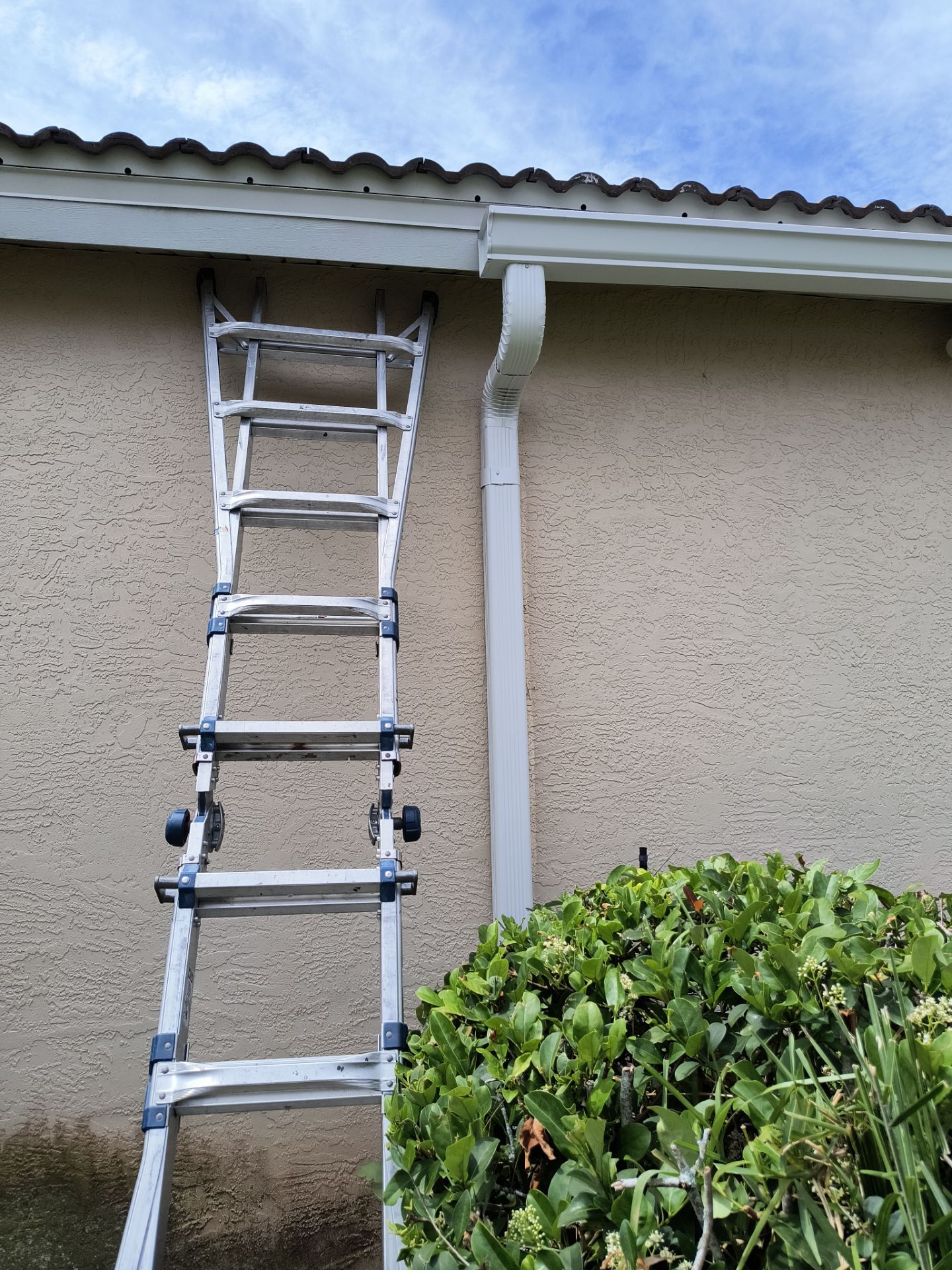 7 inch seamless gutters using K-Style Seamless Gutters in Sarasota FL by Gutter Professors