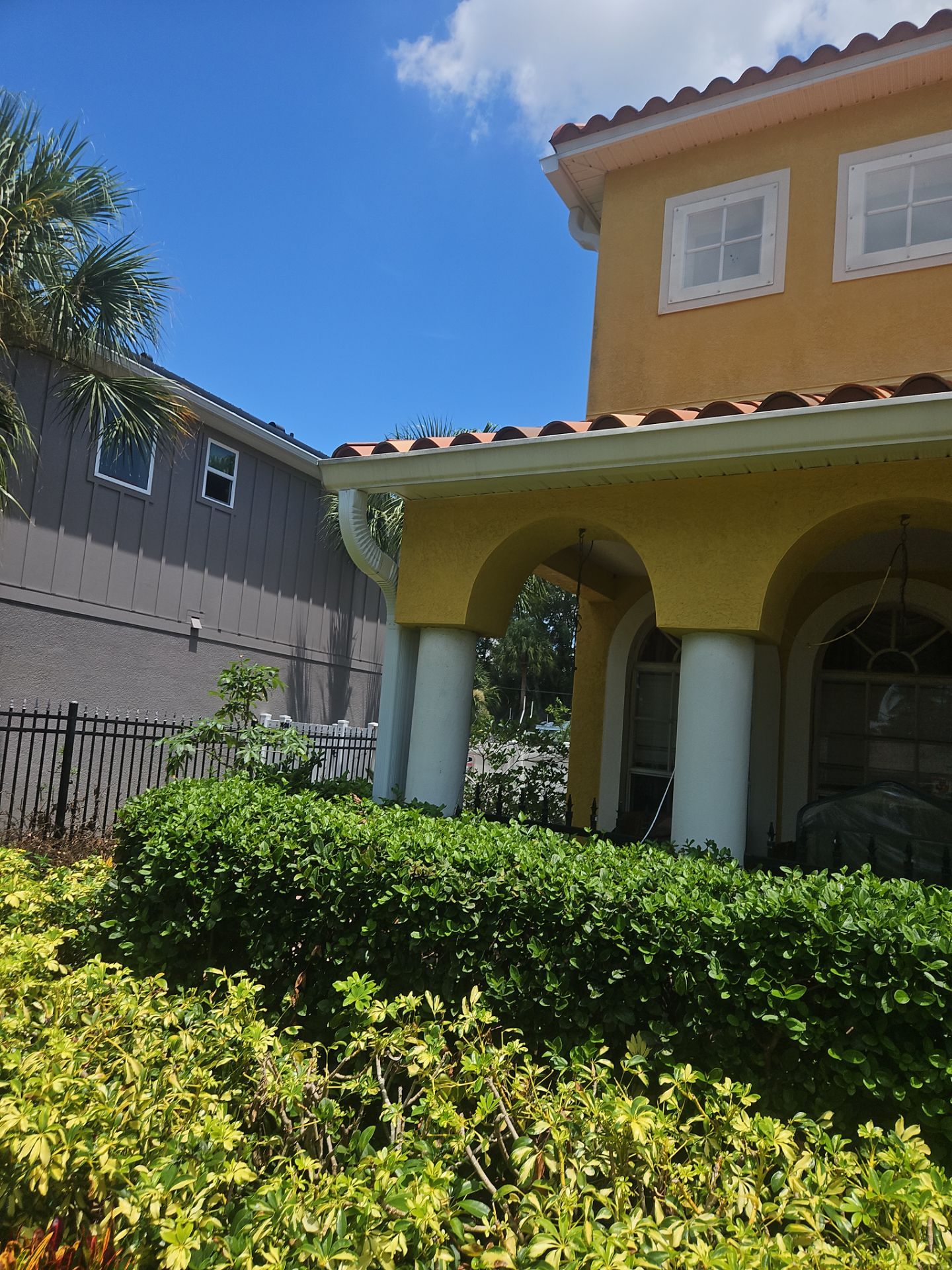 6 Inch Seamless Gutters using Gutter Guards in Tampa FL by Gutter Professors