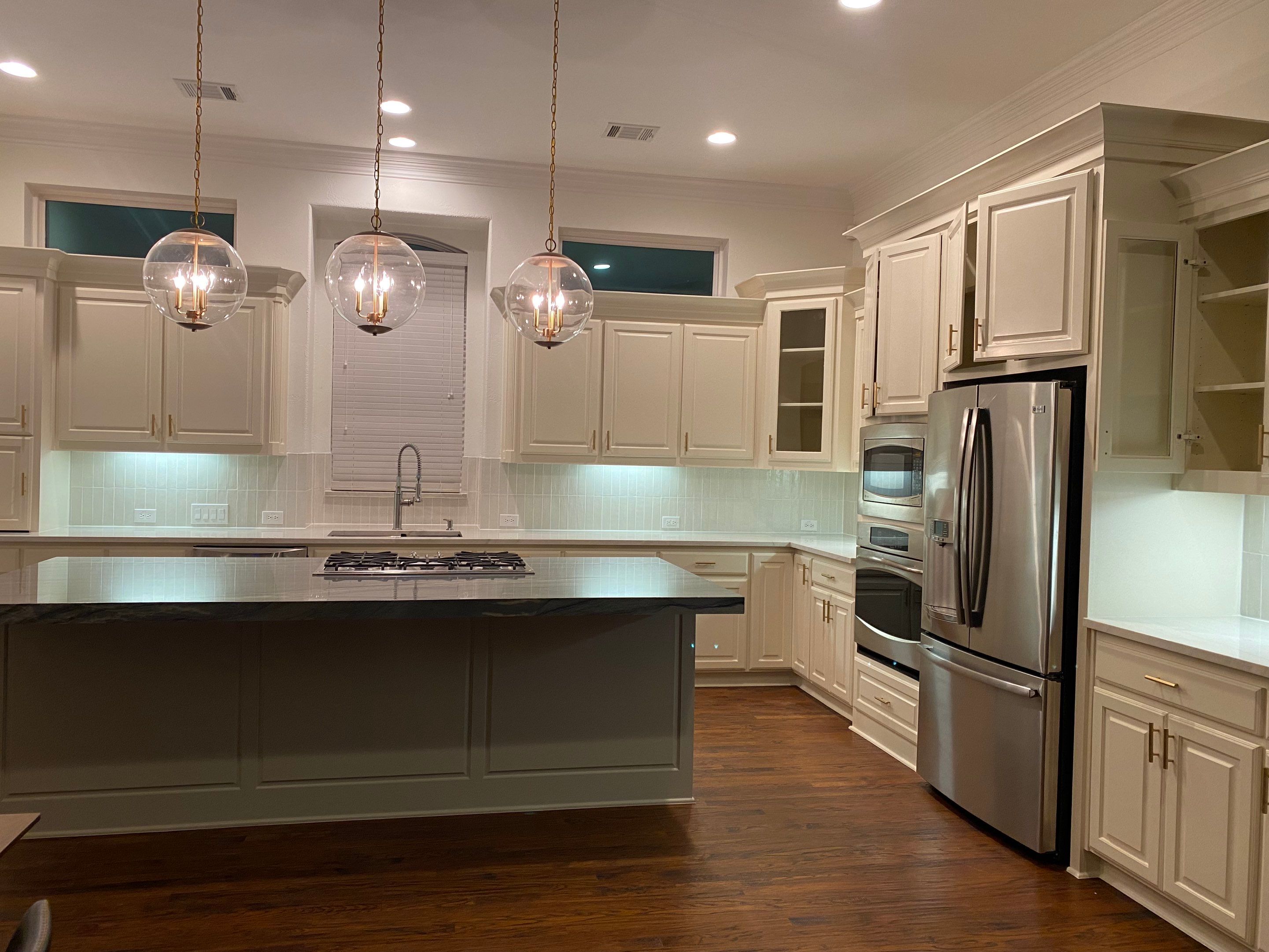 Kitchen Remodel using Quartzite by SLM General Contractors & Roofing