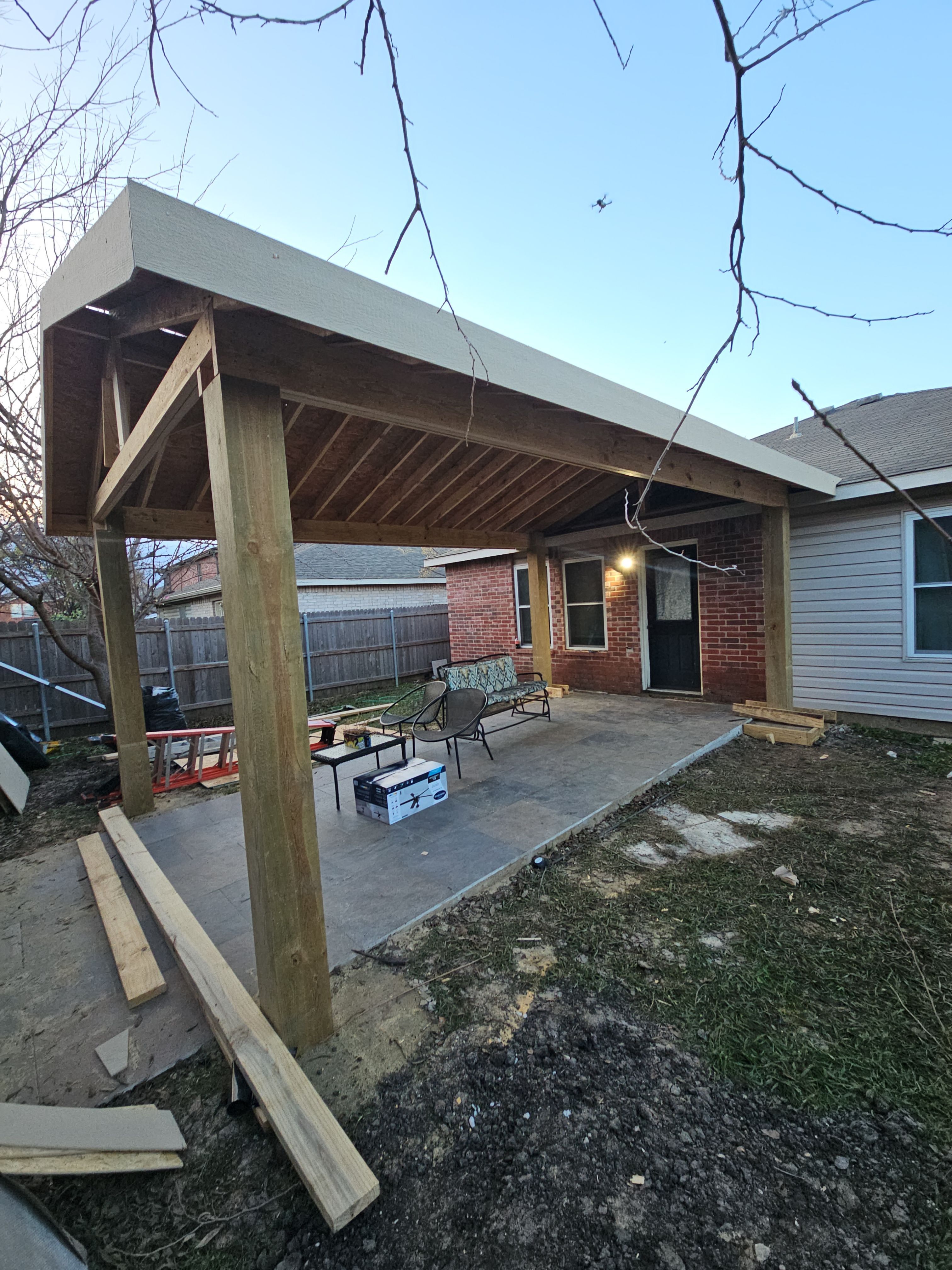 robledolinda-Patio Cover & Fence by road roofing llc