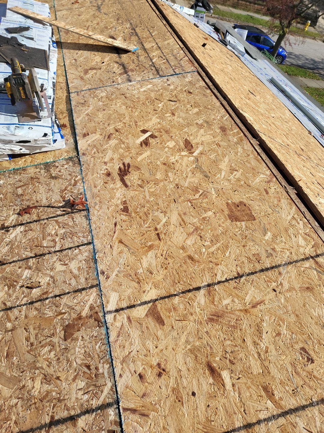 ATLAS PINNACLE COLOR: OYSTER SHELL DRIP EDGE: WHITE by Eagle Eye Roofing
