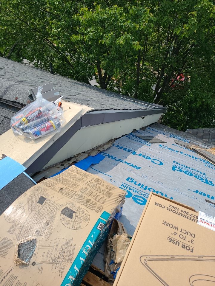 Alexandria - Certainteed Landmark Weathered Wood Shingles by RM Banning, Inc.