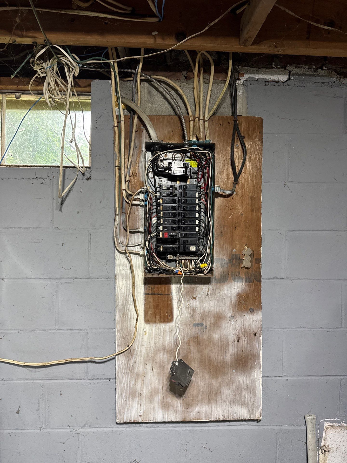 ZAM Upgrades Main Electrical Service to 200A by ZAM Electric