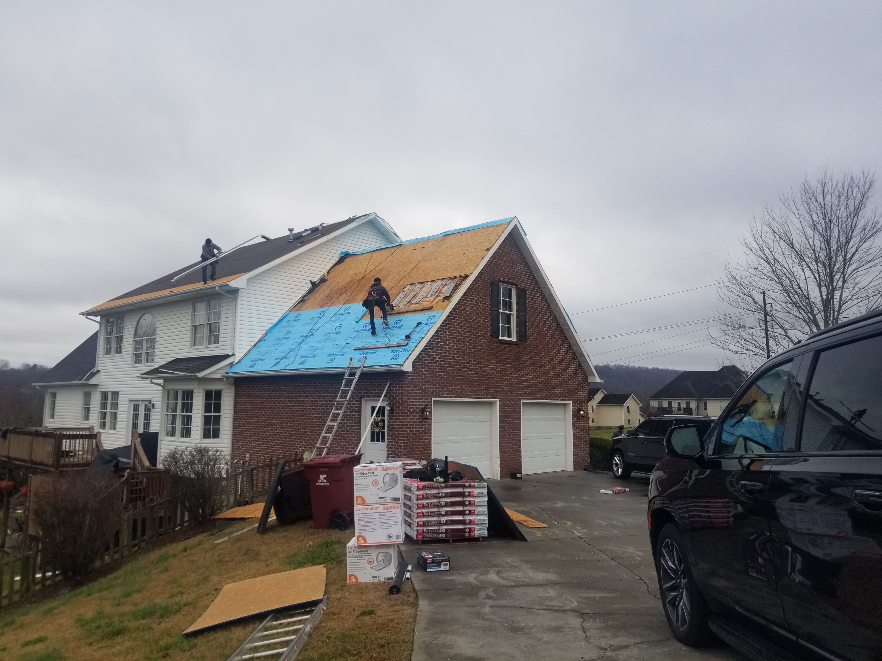 Phillips Residence  by Omnia Roofing