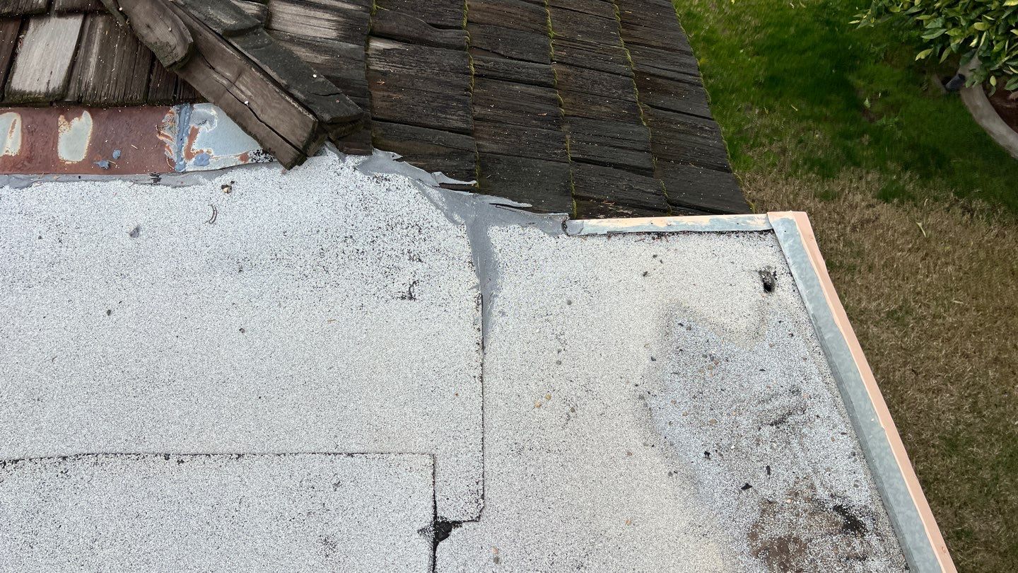 Installation of Certainteed Presidential shingles on residential house by Straight Edge Roofing Inc