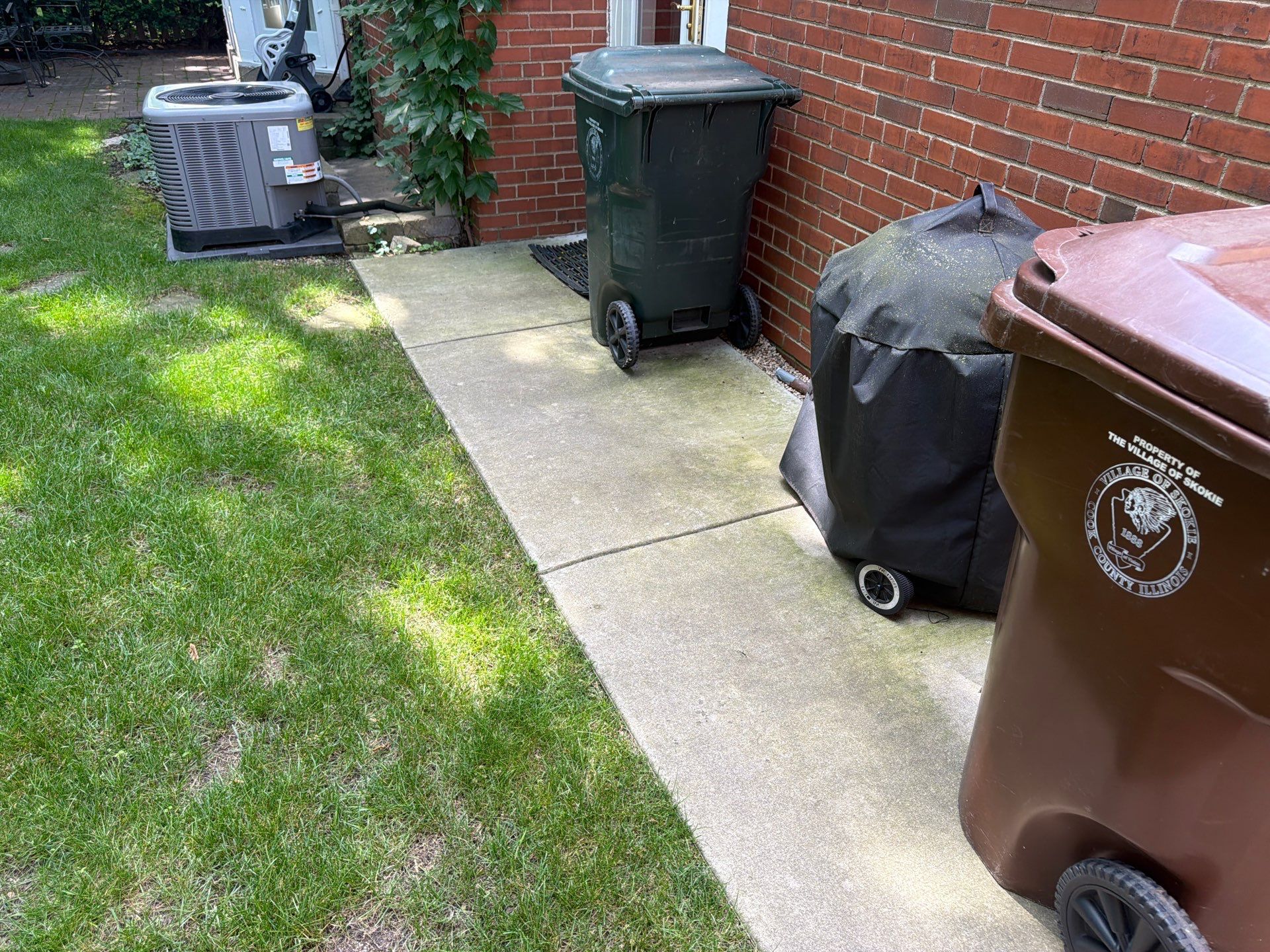 Brick Paver cleaning, sanding, seal by Northern Power Washing LLC.