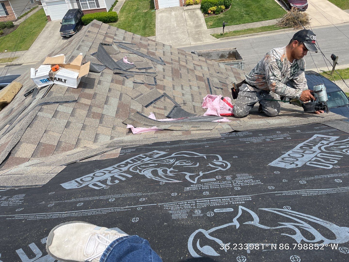 Residential Roofing Installation using Owens Corning TruDef Oakridge Roofing System by Undersun Roofing 