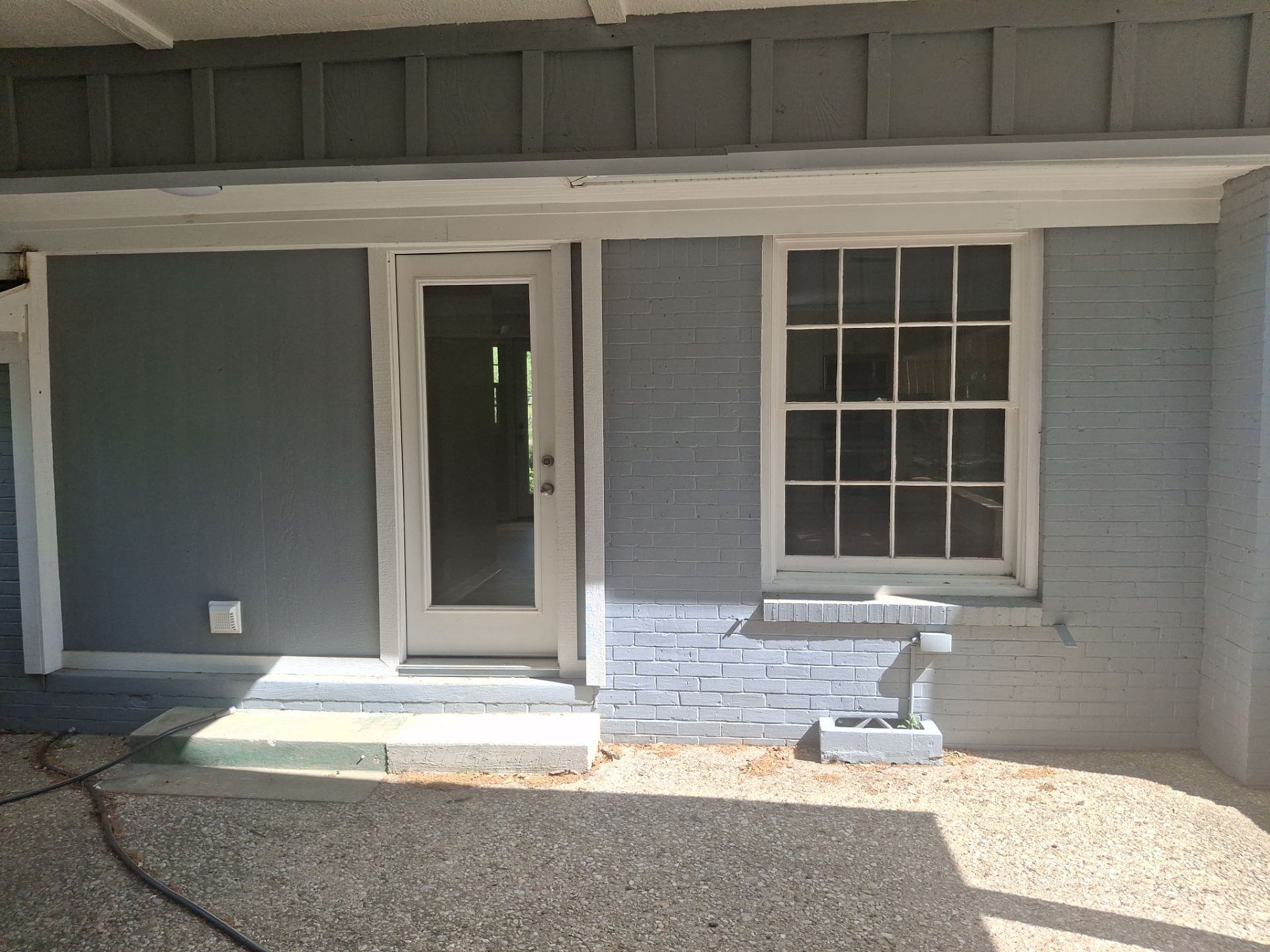 From Gray to Modern White: Exterior Repaint in Tyler, TX by Quality Coats Painting