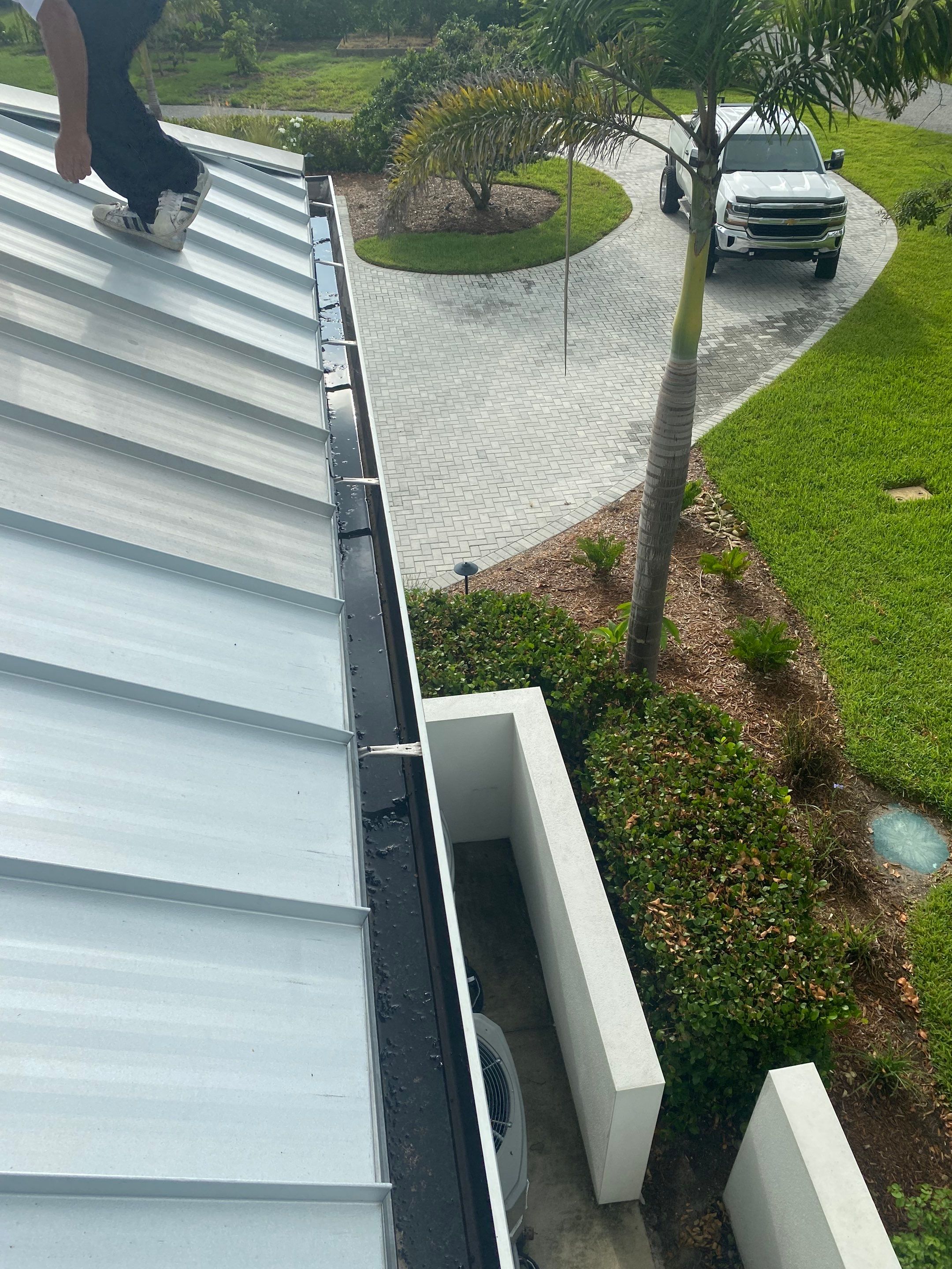 7 inch seamless gutters using gutter cleaning in Nokomis FL by Gutter Professors