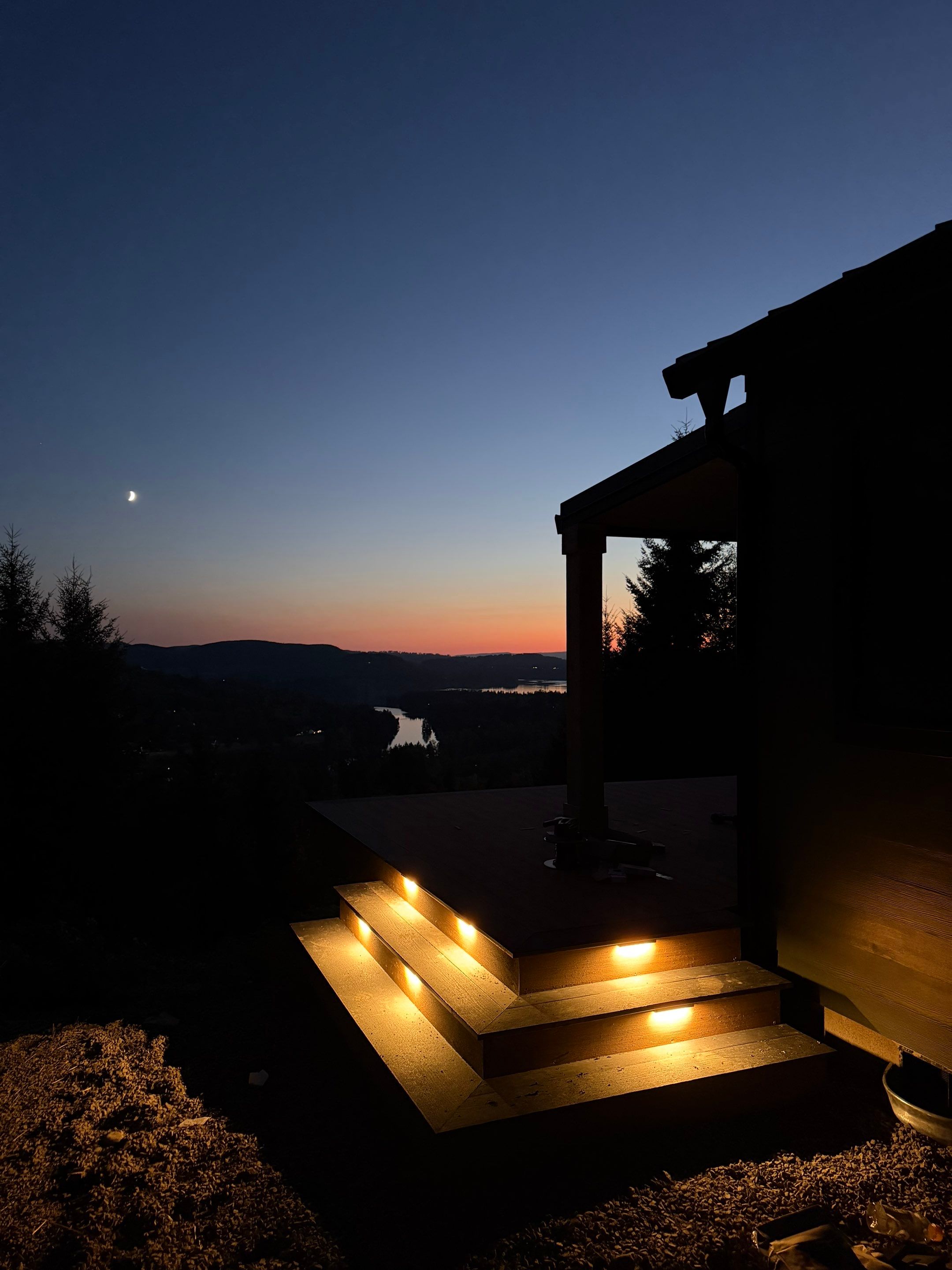 Elevated Composite Deck with Cable Railing in Mossyrock