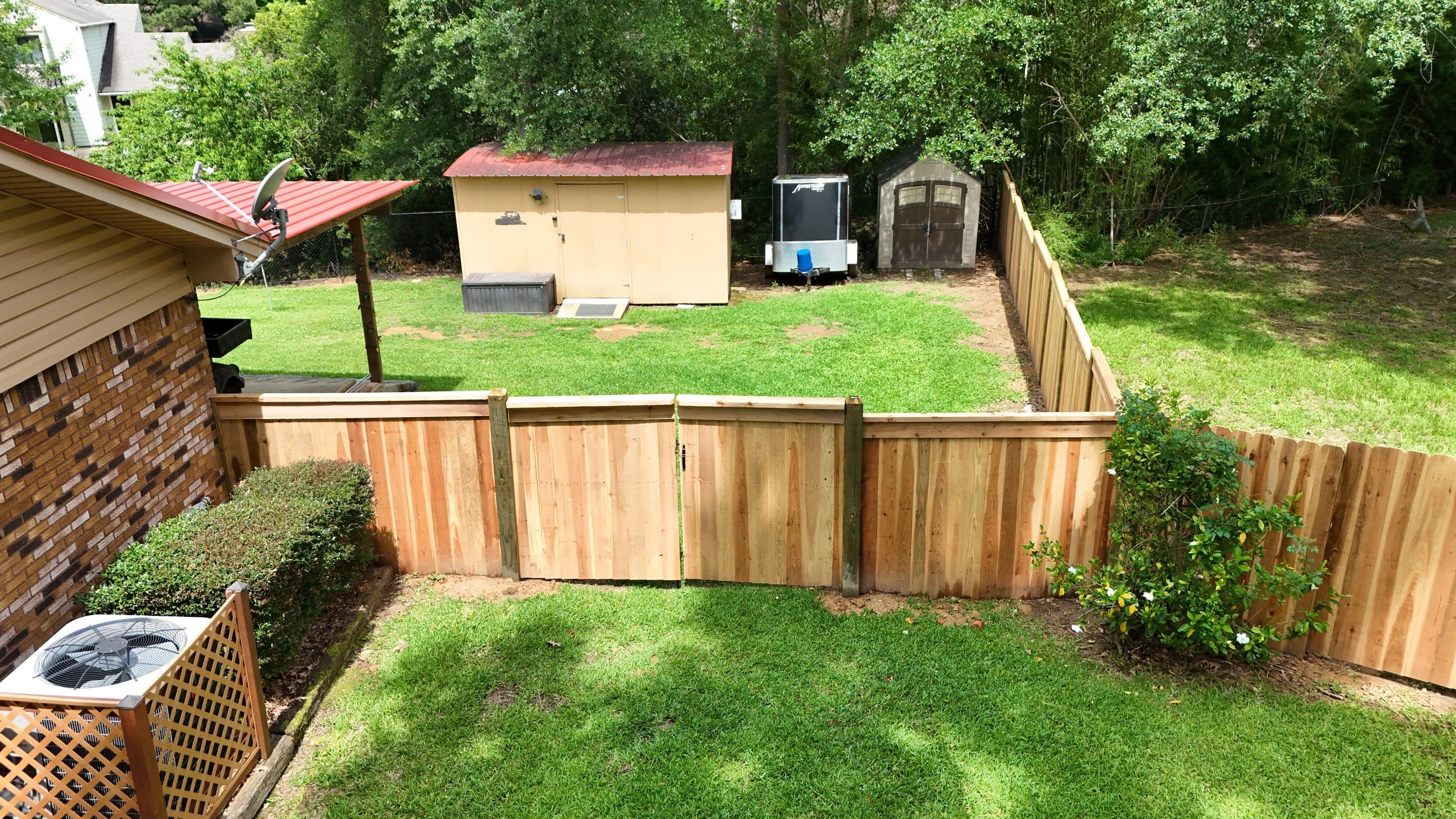 6' Cedar Good Neighbor w/Black Chain Link by Roberson Construction LLC