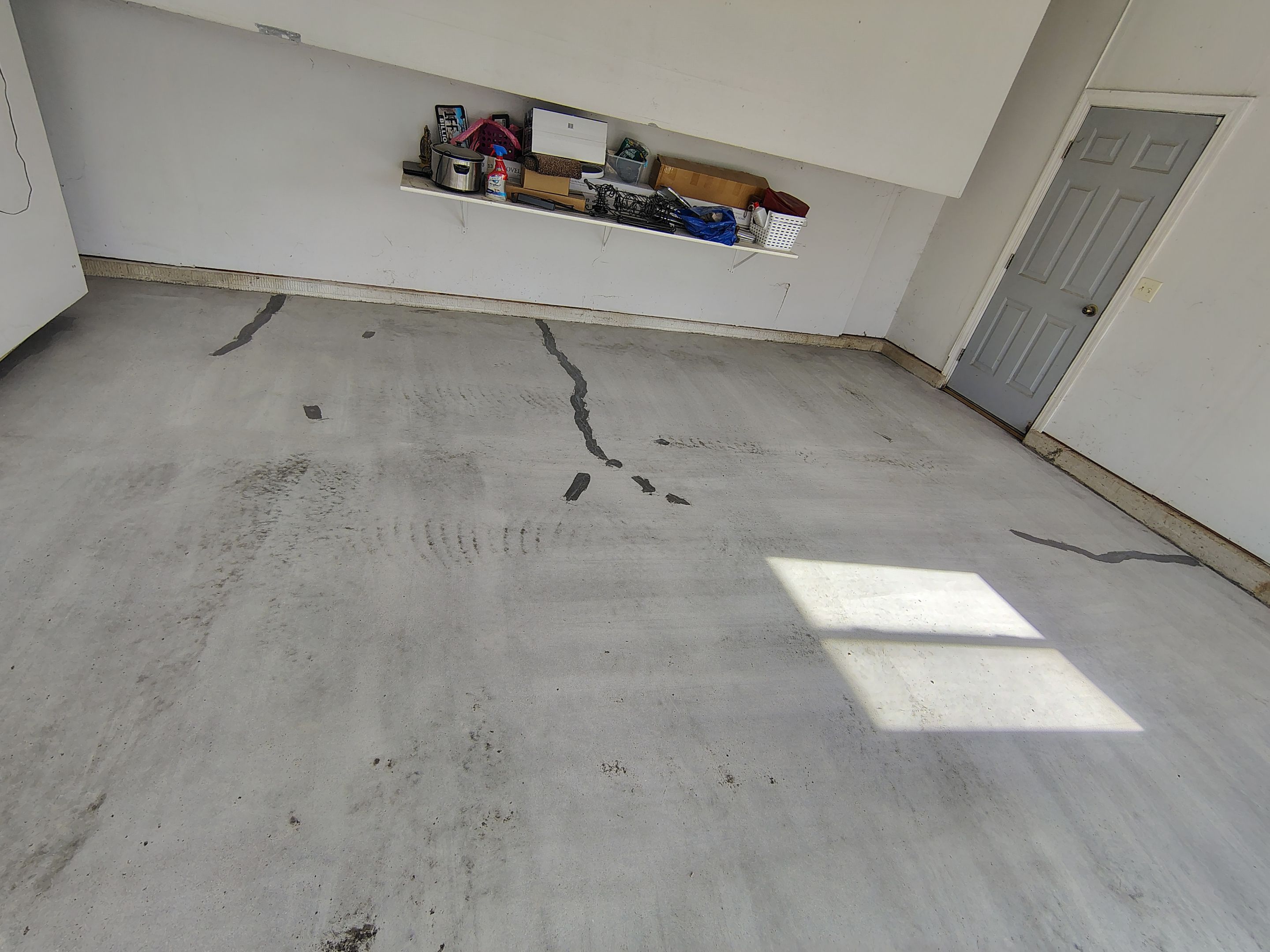Decorative Chip Epoxy Garage Floor Coating in Sioux Falls by Select Painting, Coatings & Garage Cabinets