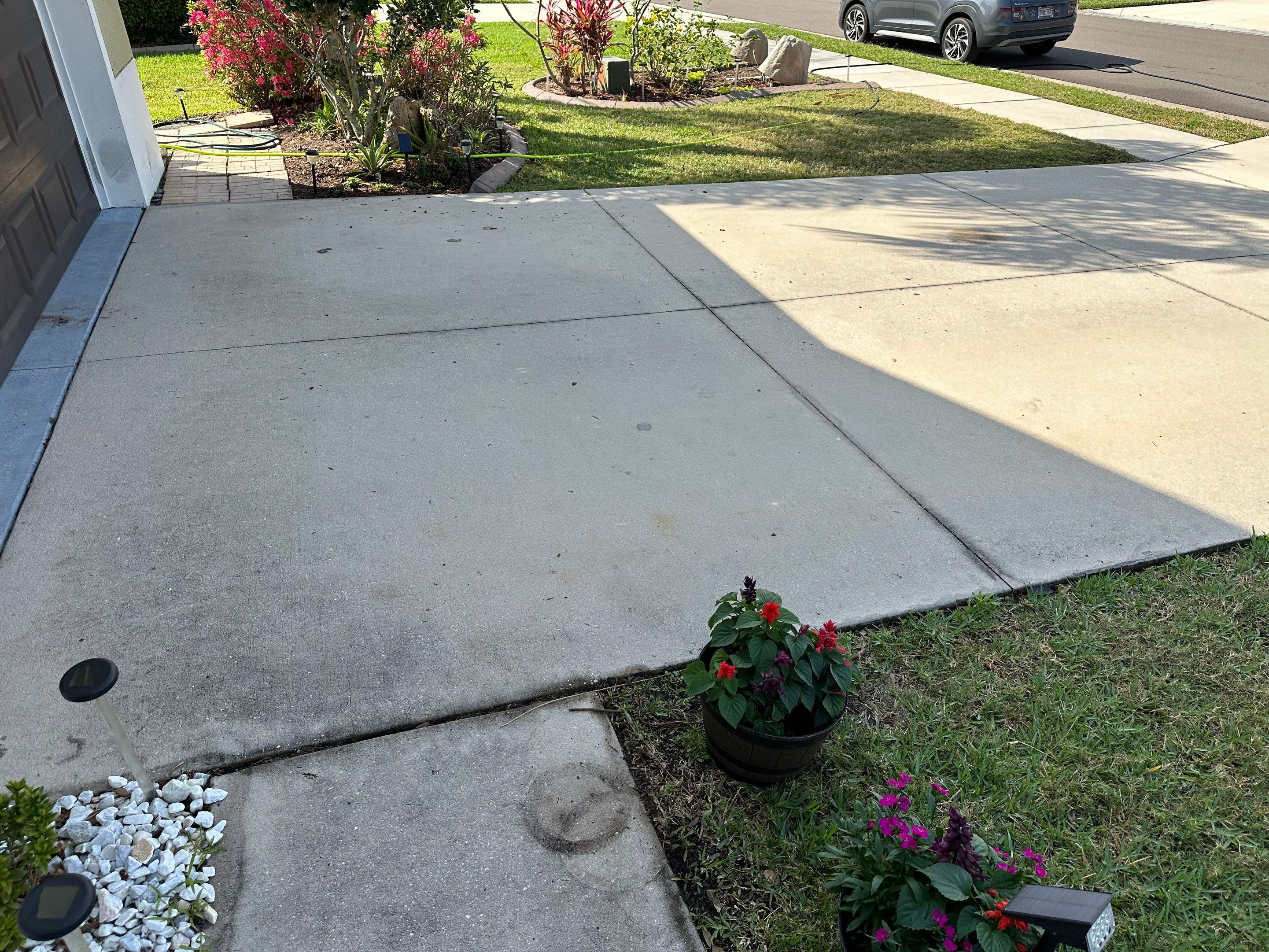 Driveway Cleaning in River Plantation Community, Parrish, FL by Sunshine AquaWash