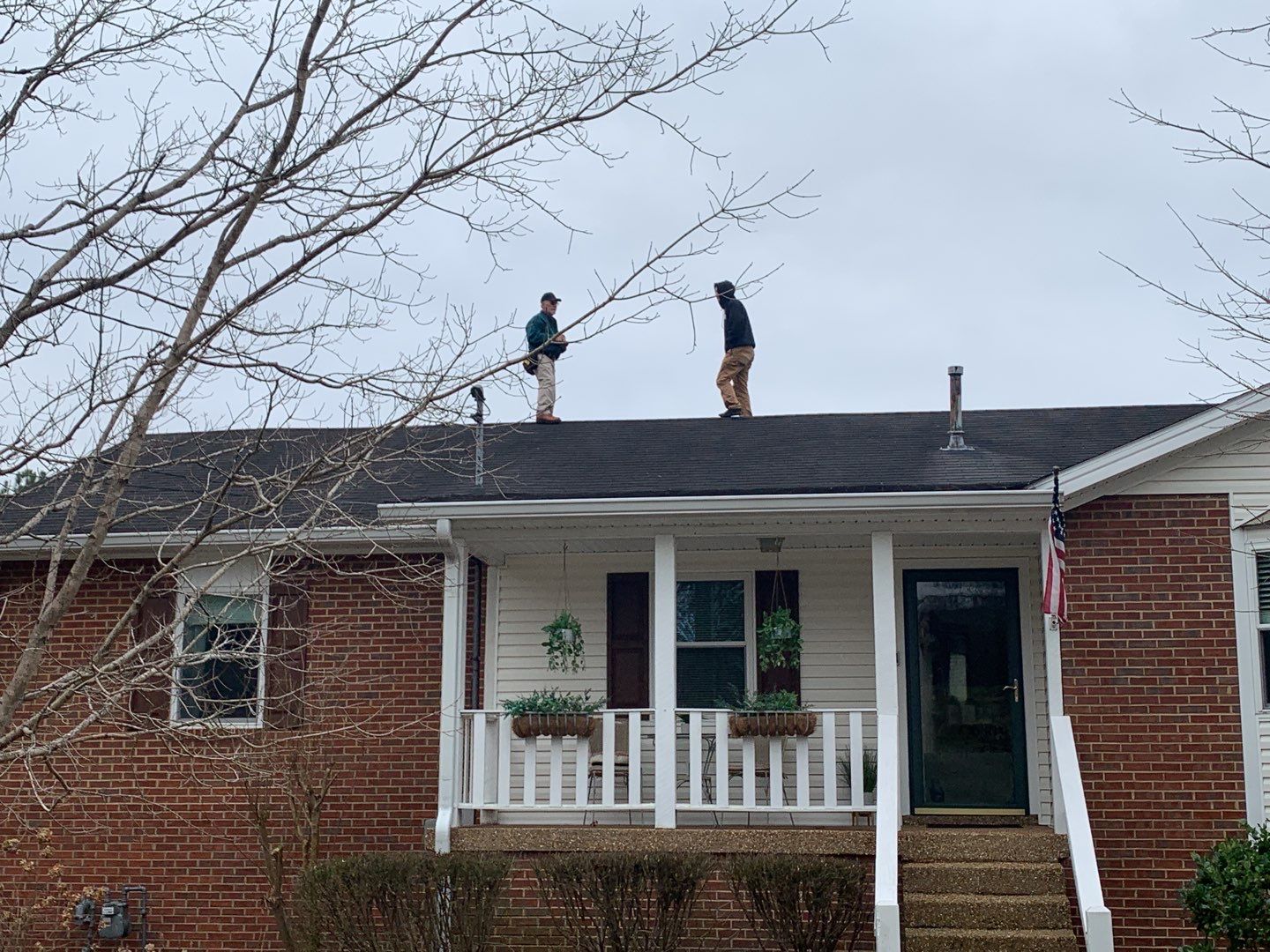 Residential Roofing Installation using Owens Corning Oakridge Roofing System by Undersun Roofing 