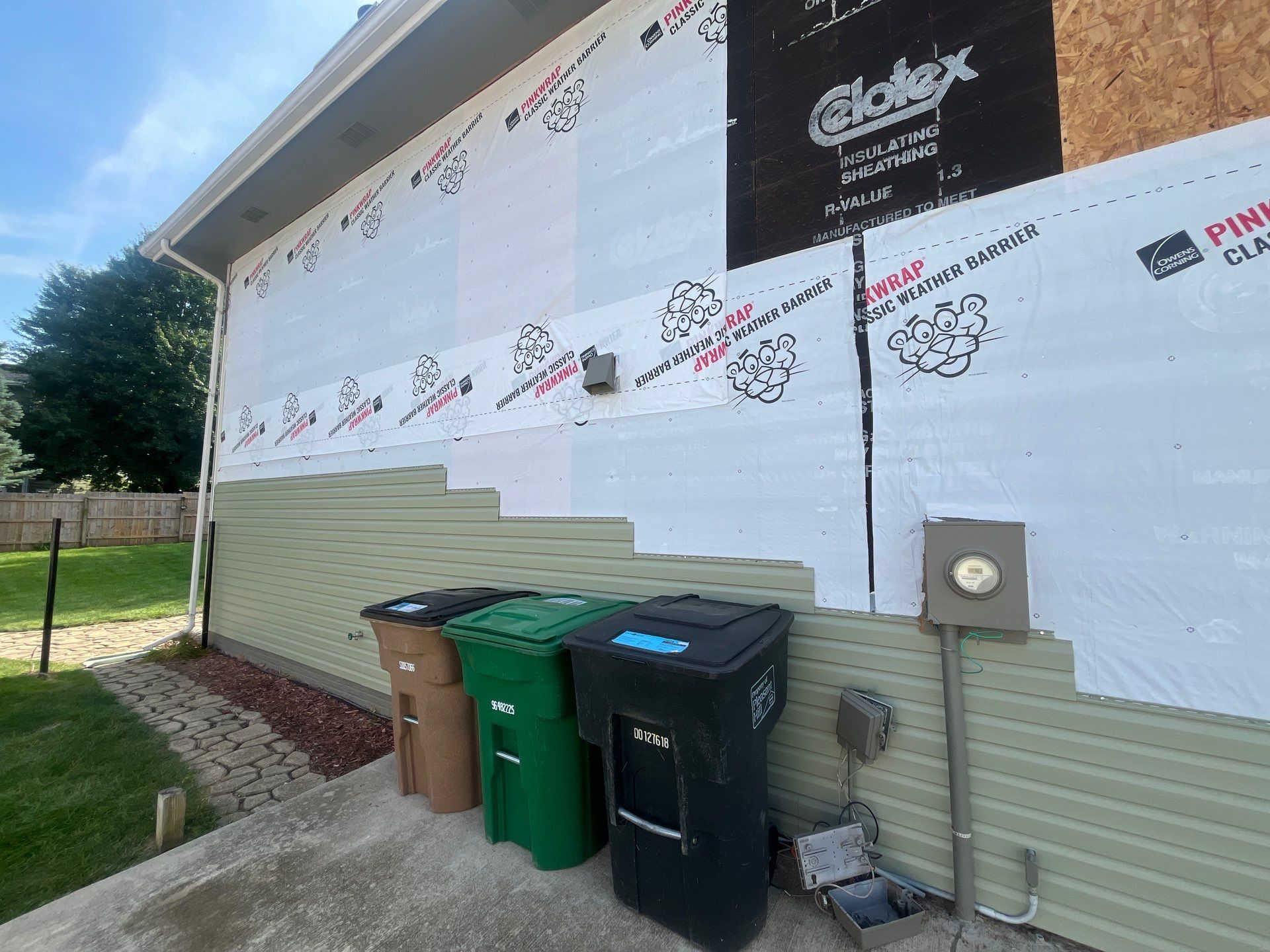 Vinyl siding in Pleasant Hill, IA by Blu Ember Properties