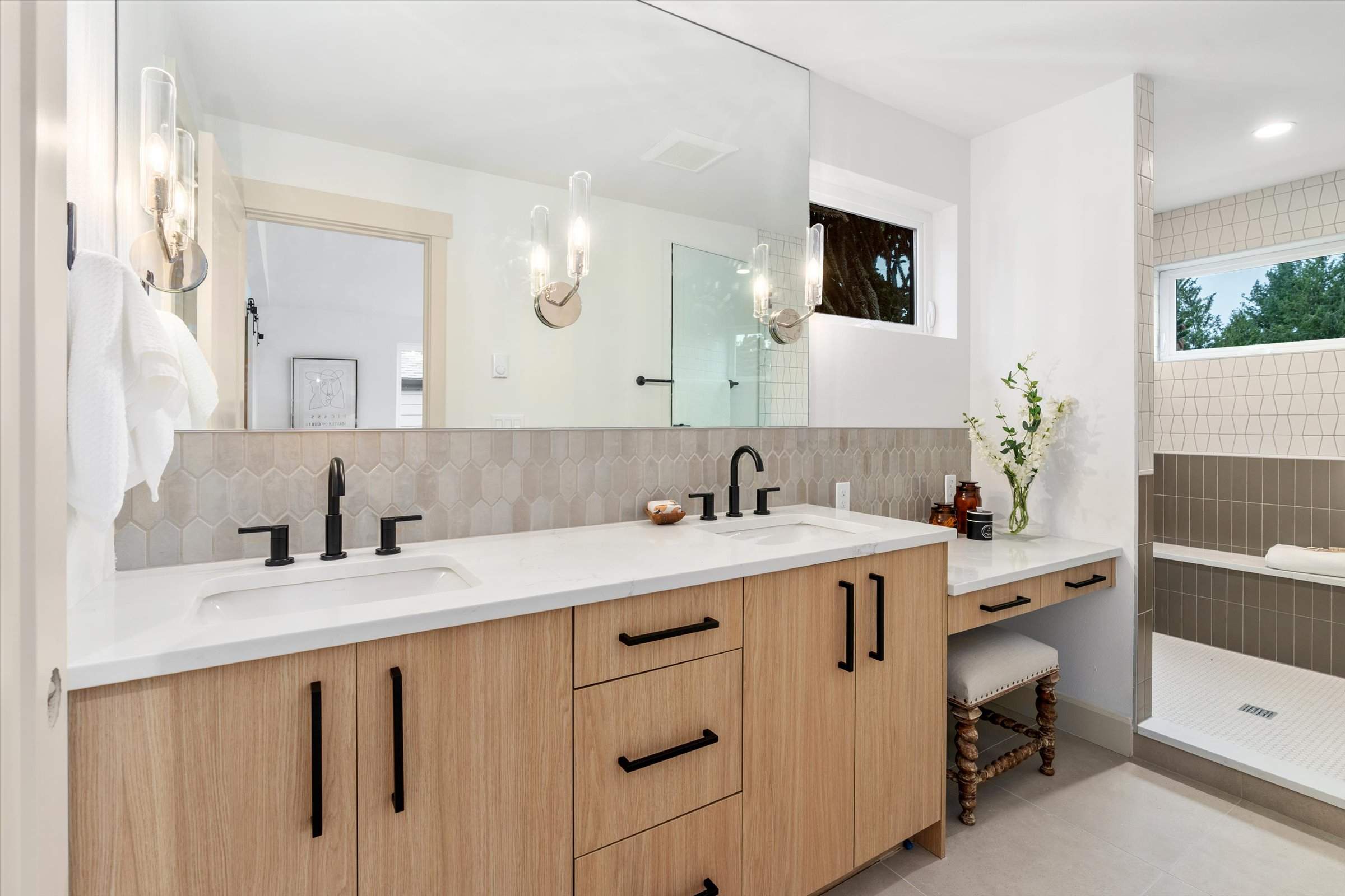 Maple Leaf 6-unit new construction by LinMak Construction