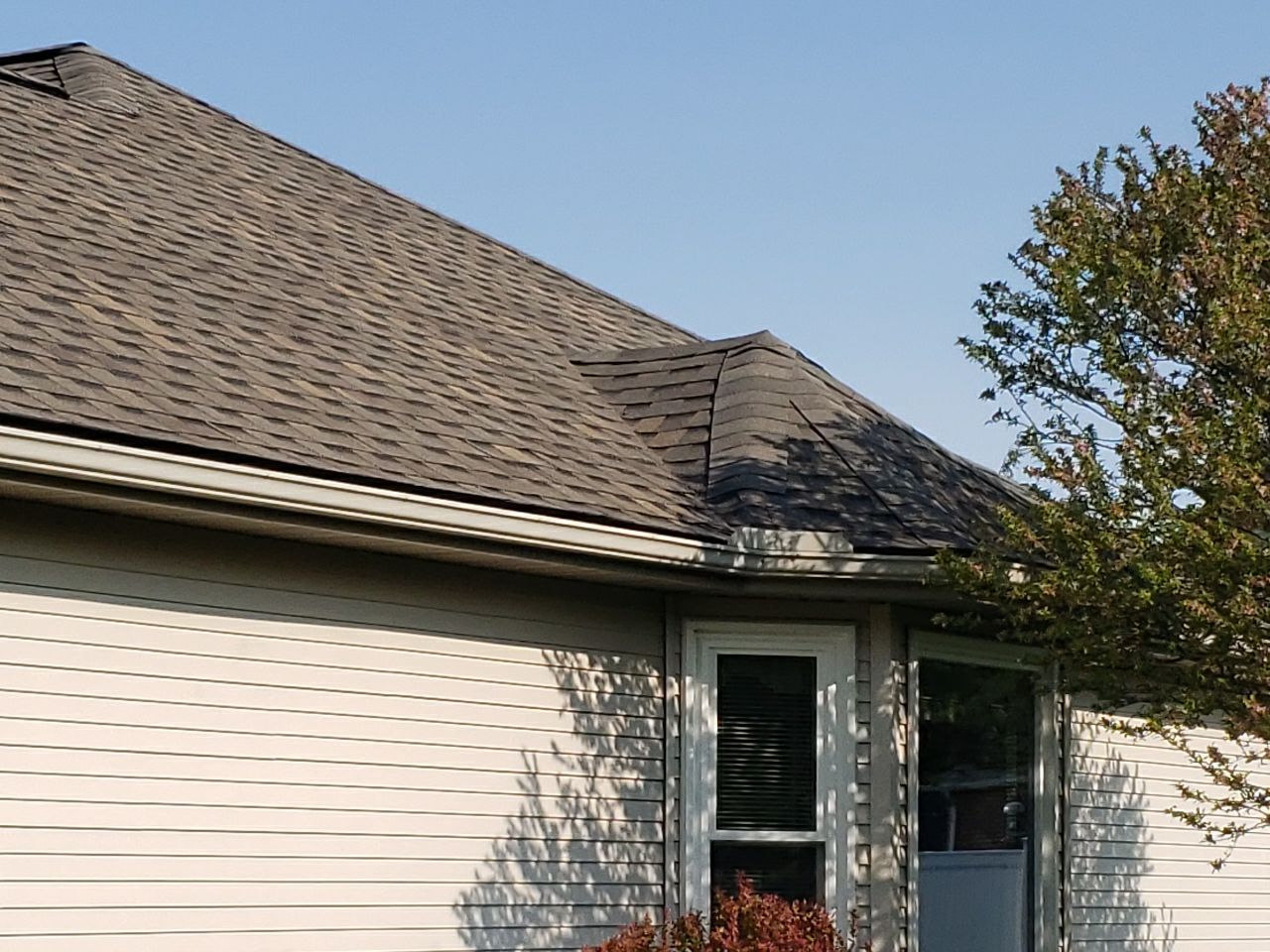 Brand: Atlas Pinnacle Color: Pristine Scotchgard Weathered Shadow Drip: Musket Brown by Eagle Eye Roofing