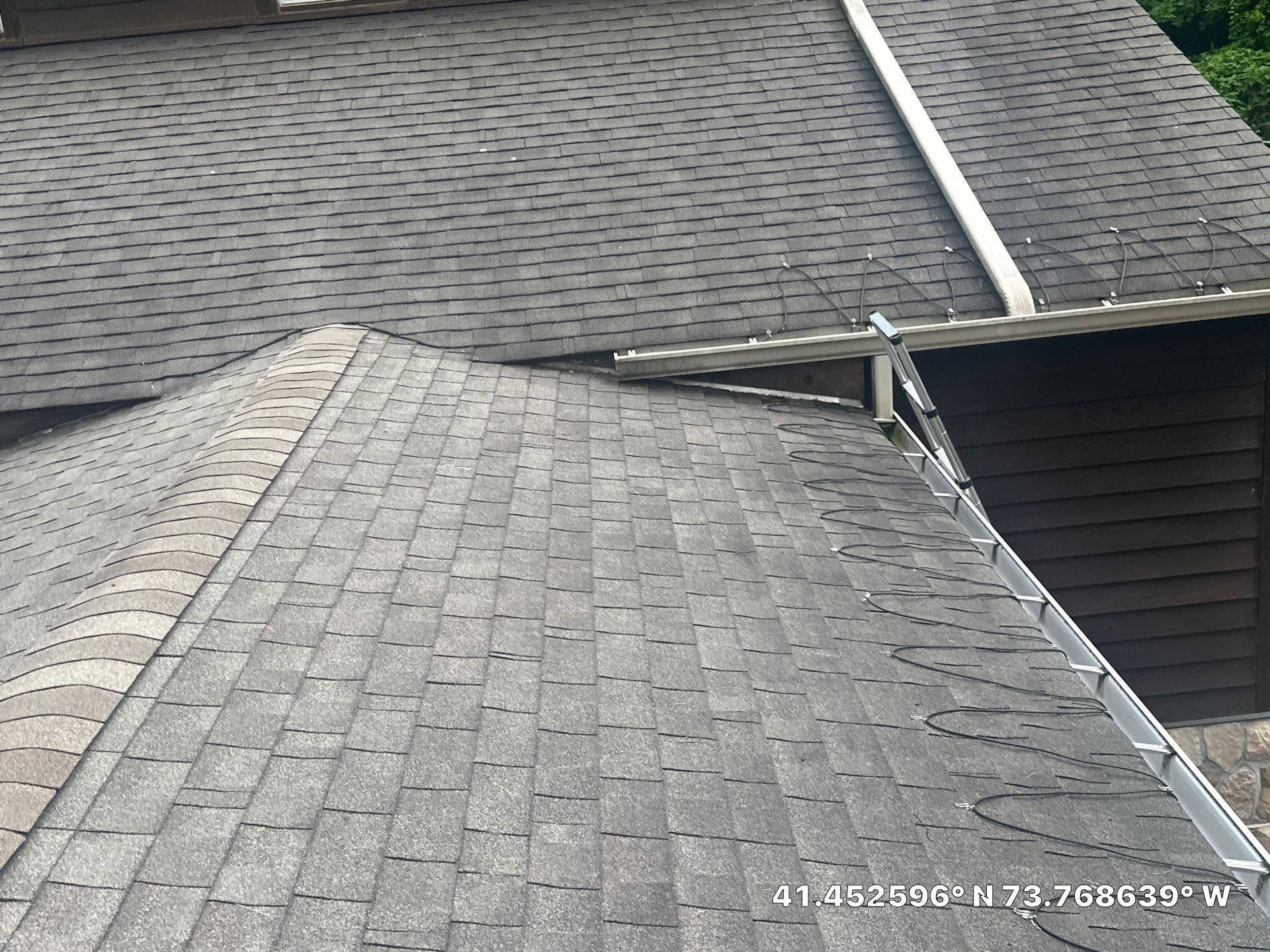 Roof installed in 2006  by roberts roofing