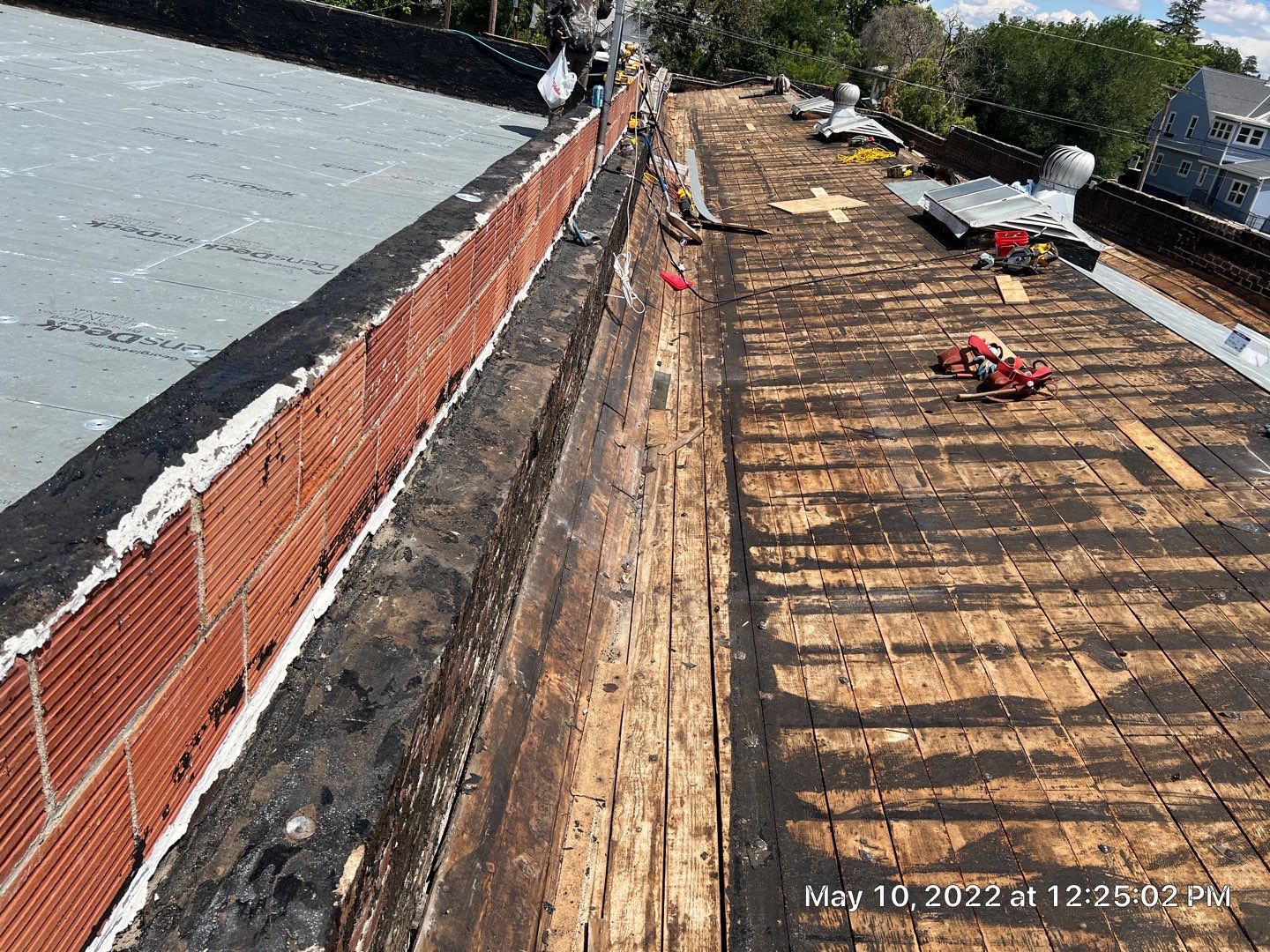 Commercial Roofing Installation using Conklin BenchPly system with PUMA top coat (imbedded fabric system) by Straight Edge Roofing Inc