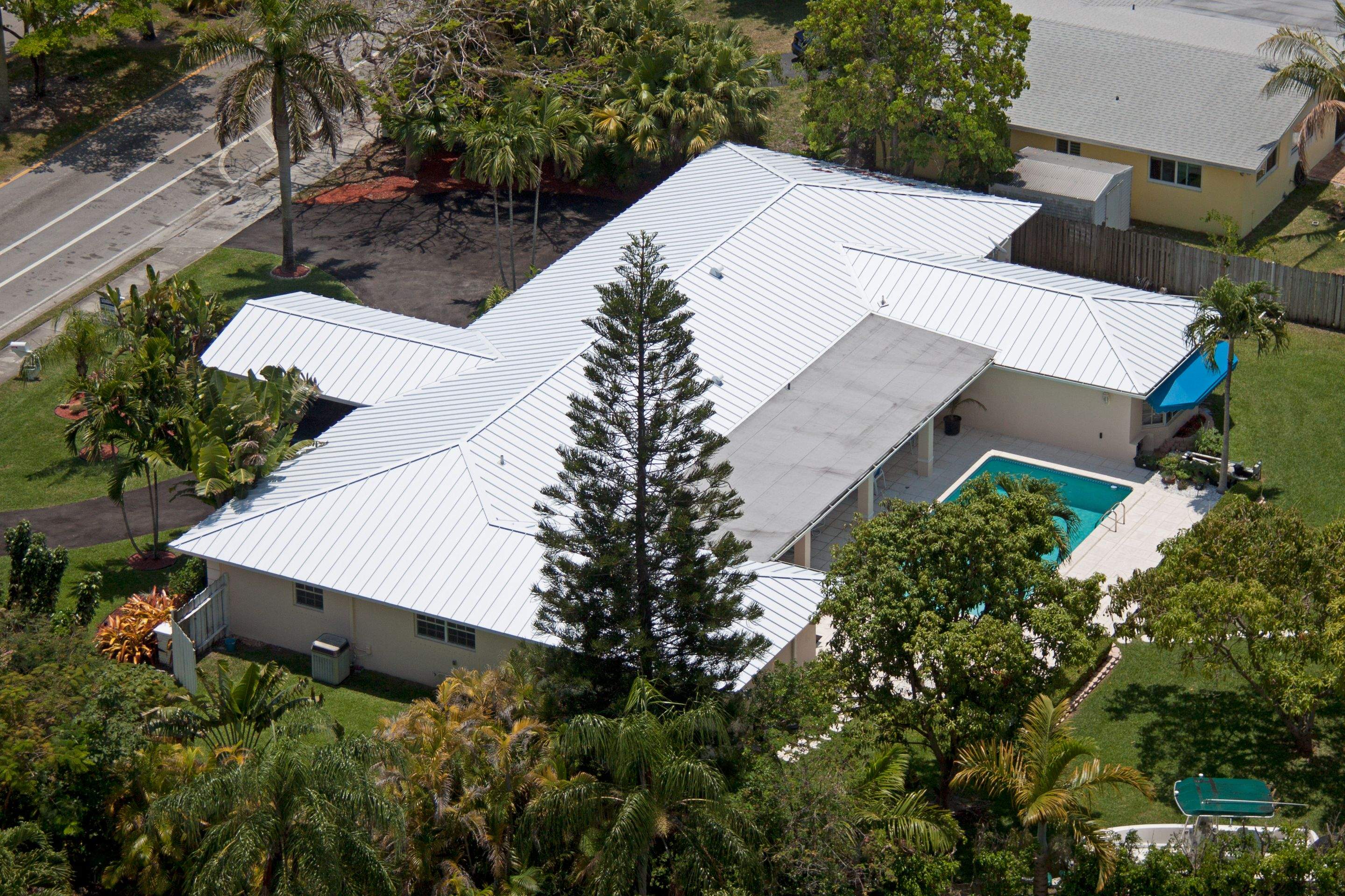 Metal Roof - Galvalume - Regal White by Istueta Roofing