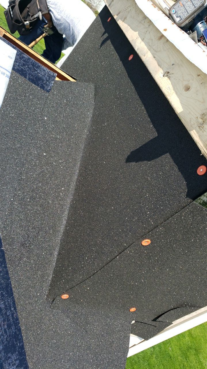 Brand: Atlas Pinnacle Color: Pristine Scotchgard Weathered Shadow Drip: Musket Brown by Eagle Eye Roofing