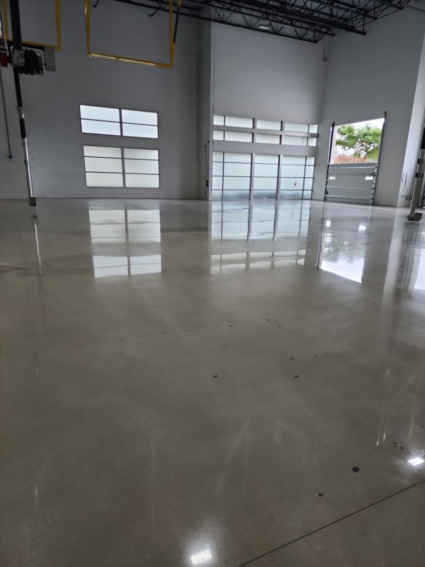 Pepsi Warehouse Concrete Polishing by Seamless Surfaces