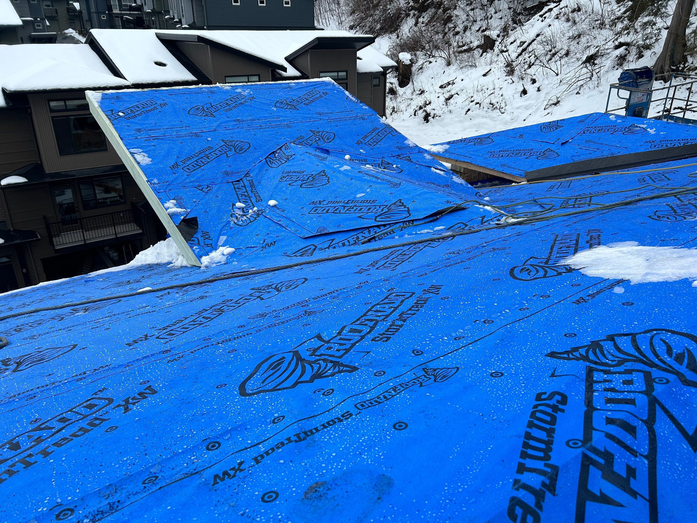 Residential Roofing Installation using OC Oakridge shingles by Top Notch Roofing Inc