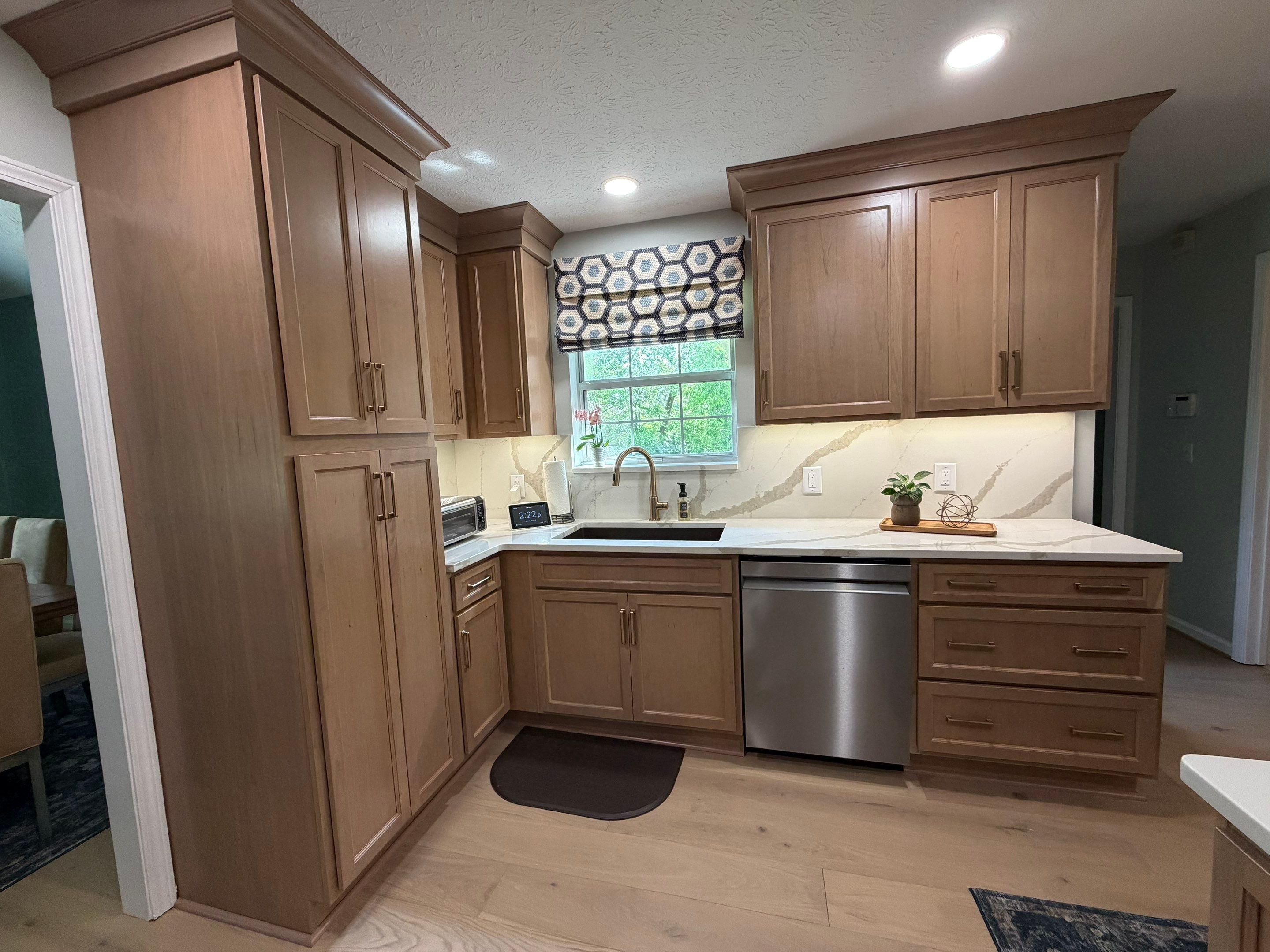 Modern Kitchen Remodel Featuring Quartz Backsplash, under cabinet lighintg, and a coffee bar in Mt. Juliet Tennessee by DeRo Renovations,LLC