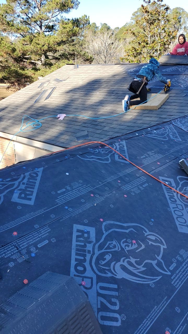 Residential Roofing Installation using Owens Corning Oakridge- Williamsburg Gray by Indigo State Roofing