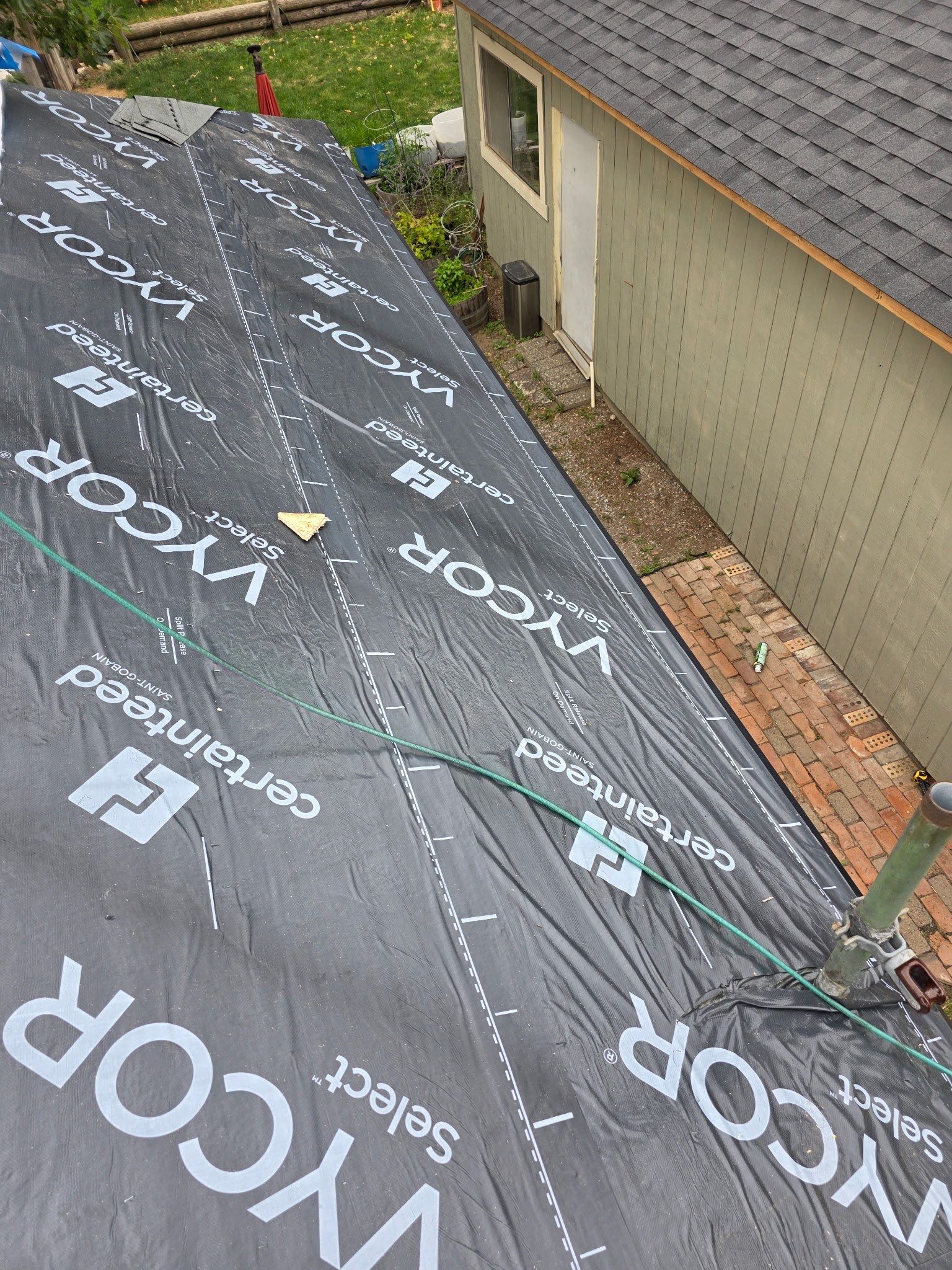 Residential Asphalt Shingle Roof Replacement for Home and Garage in Wenatchee by Alpine Roofing