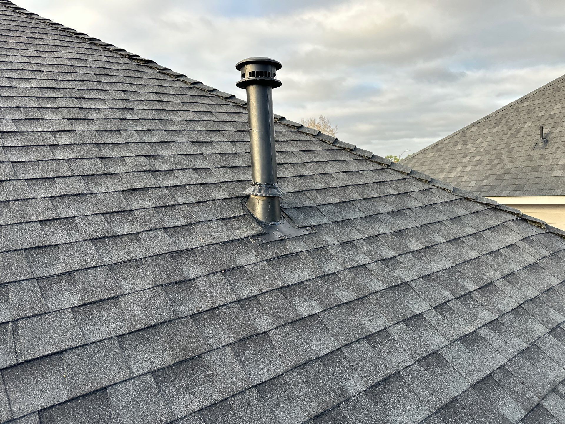 GAF HDZ CHARCOAL W/ PREMIUM RIDGE Z by Motion Roofing
