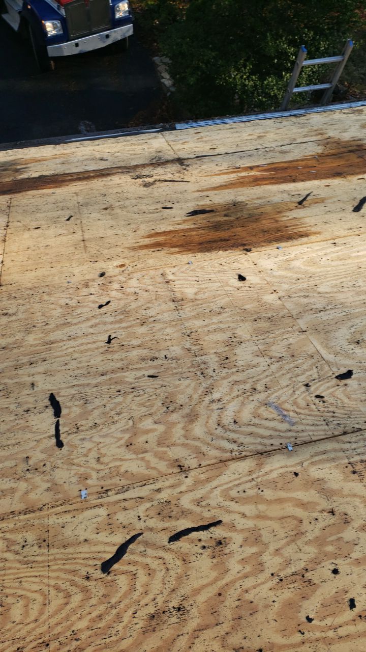 Manassas: CertainTeed Landmark Designer Shingles in Charcoal Black by RM Banning, Inc.