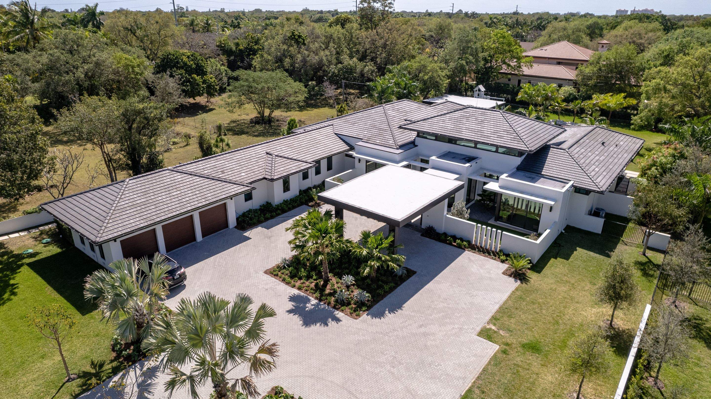 Crown Windsor Slate - Charcoal Black by Istueta Roofing