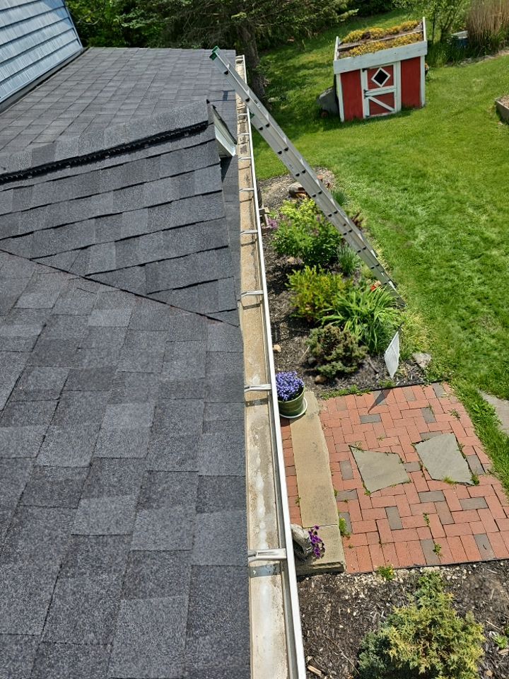 ATLAS PINNACLE COLOR: PRISTINE BLACK by Eagle Eye Roofing