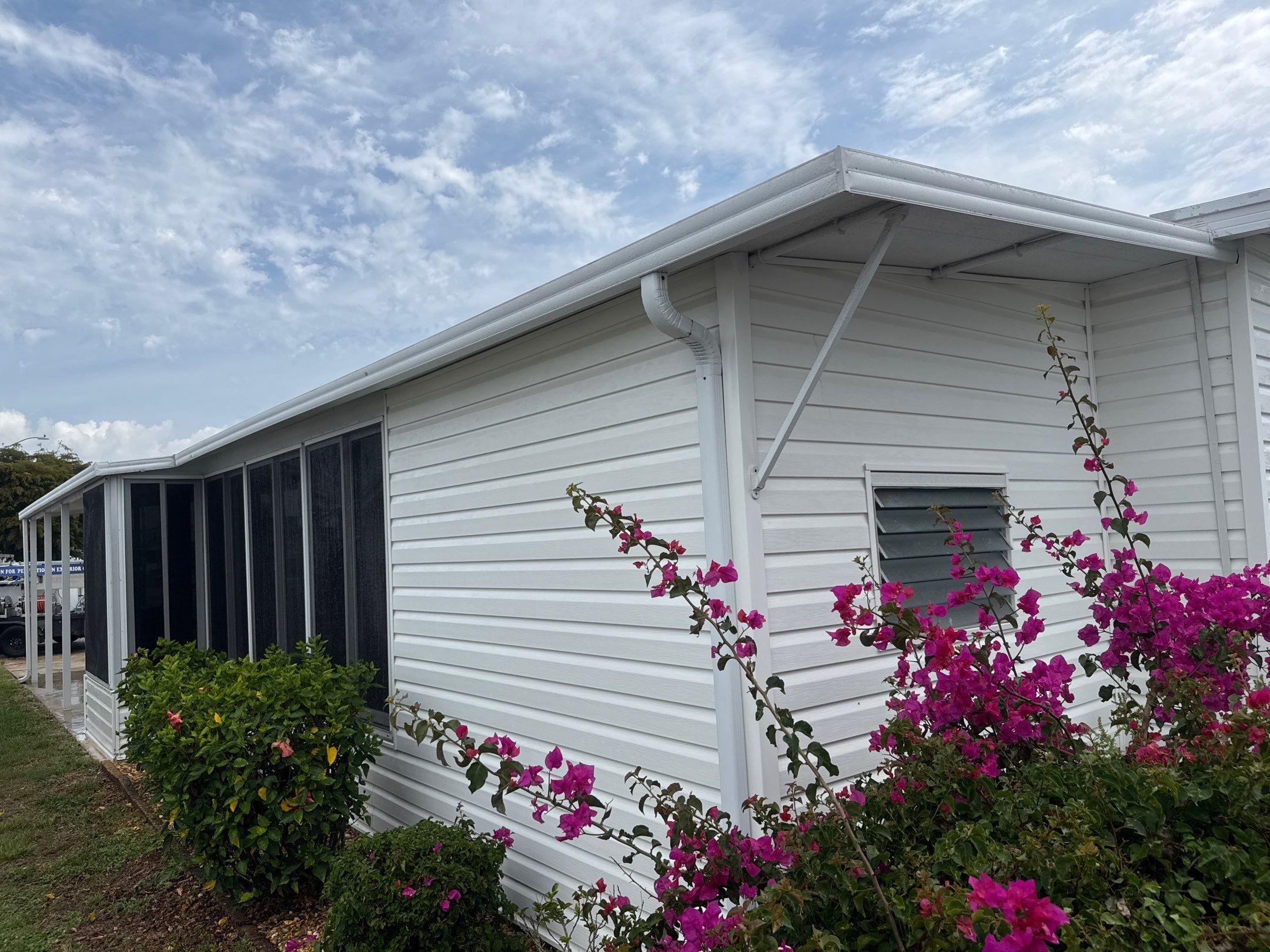Mobile Home Soft Wash in Desoto/Tidevue Estates – Ellenton, FL by Sunshine AquaWash