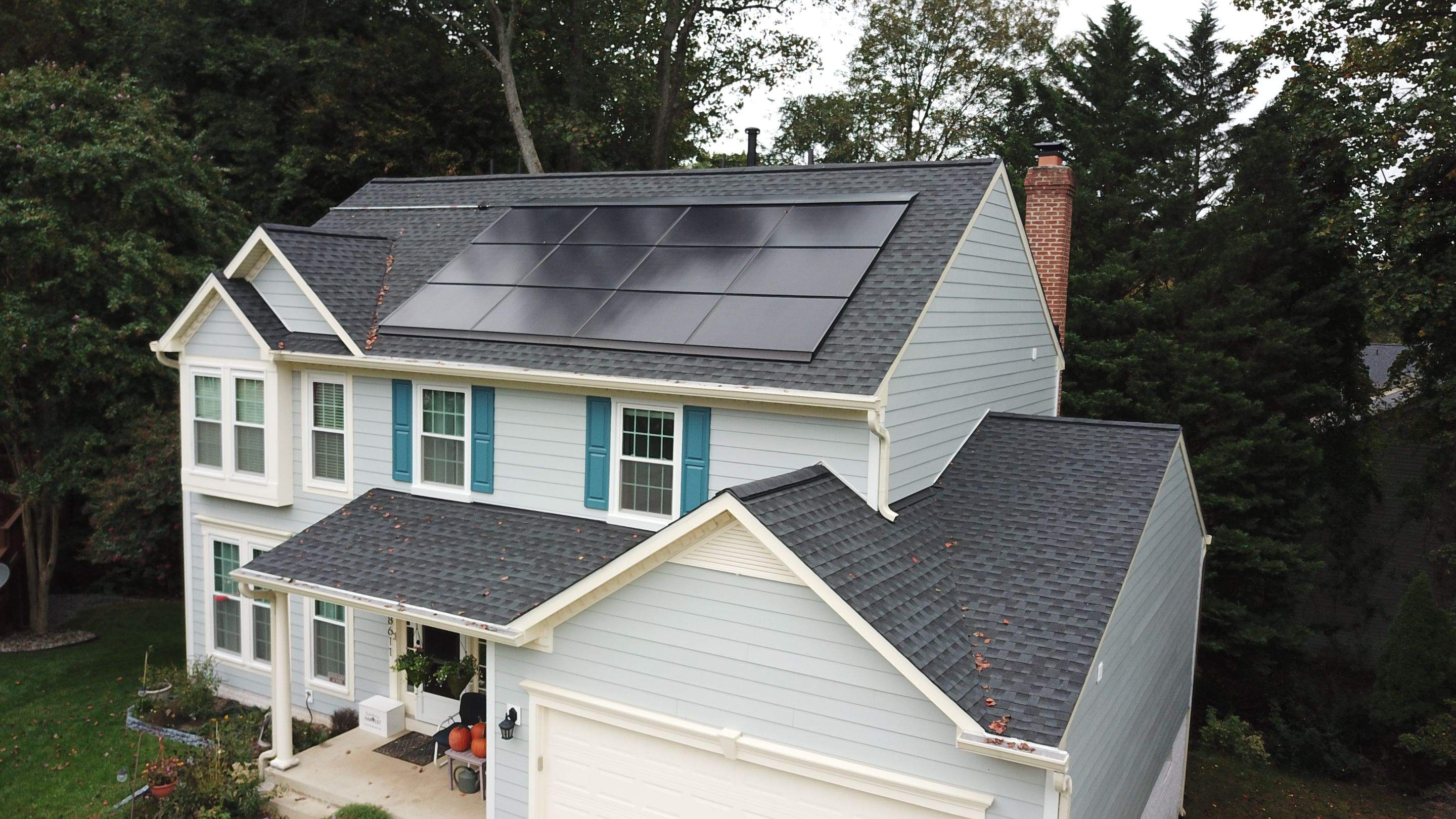 Exterior Home Makeover using GAF Timberline HDZ, GAF Decotech, and James Hardie Siding by American Home Contractors