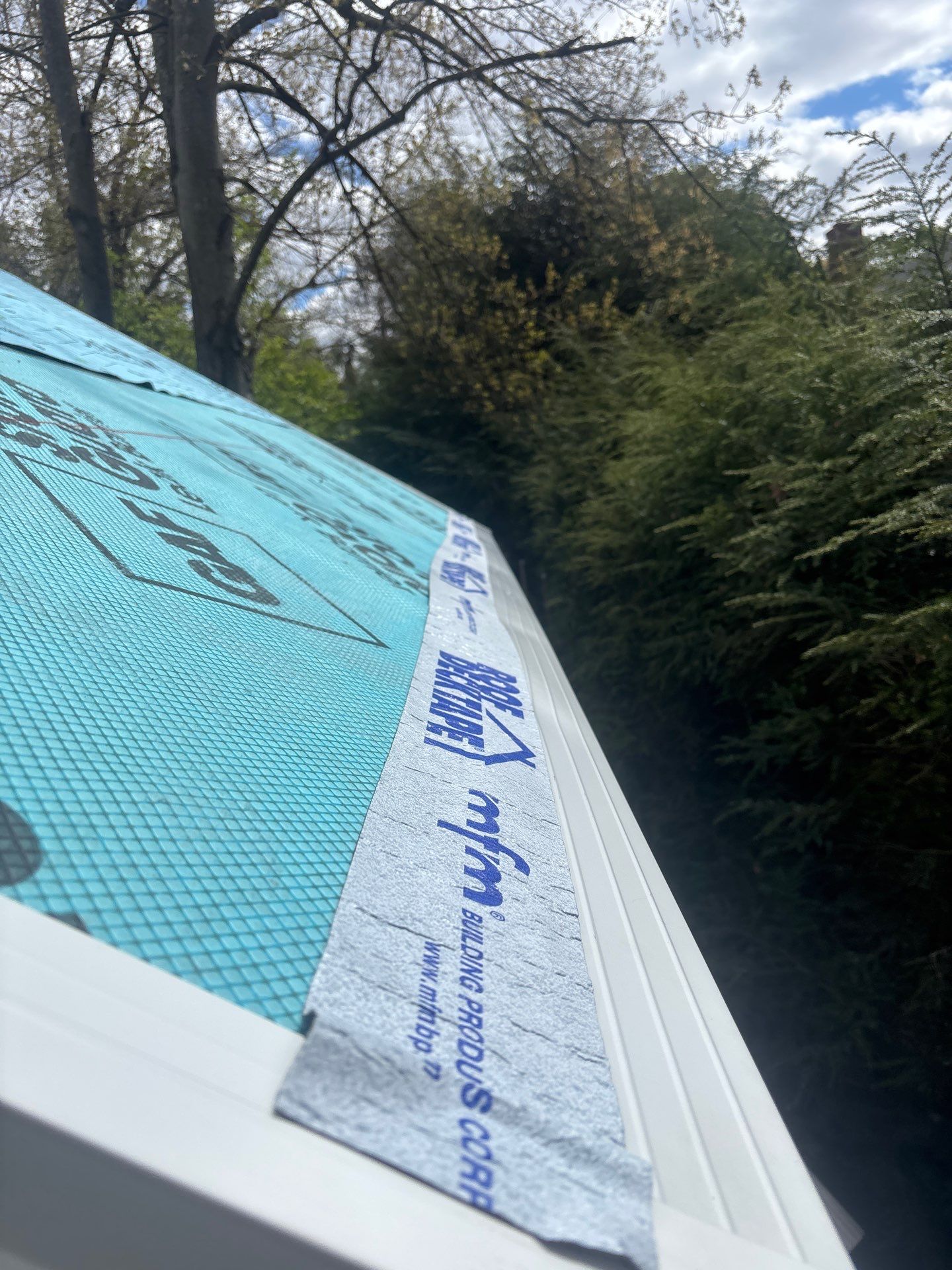 Gorgeous newly shingled home gets the DiGiorgi touch! by DiGiorgi Roofing and Siding Inc