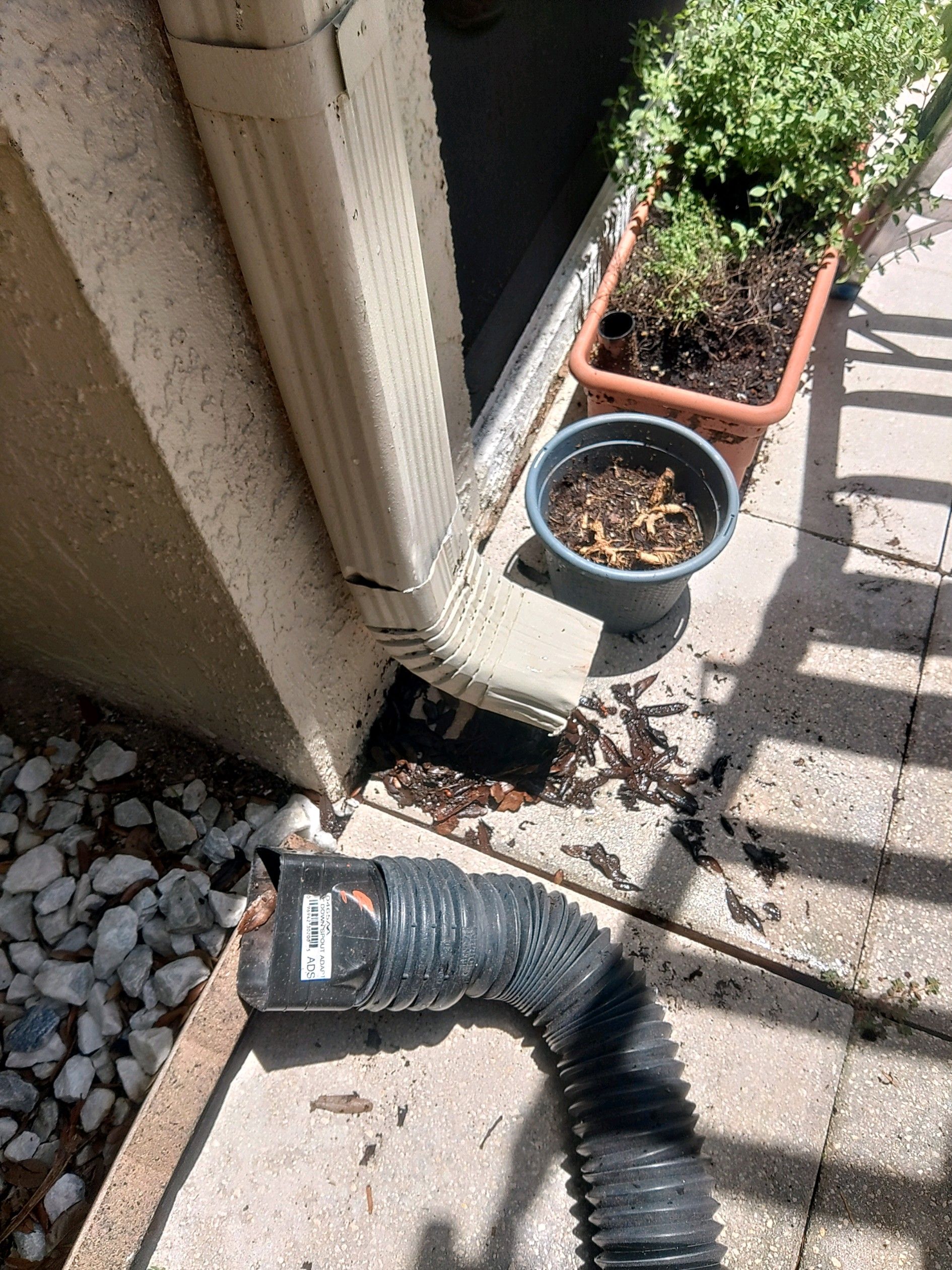 Aluminum Seamless Gutters using 6 Inch Seamless Gutters in Sarasota FL by Gutter Professors