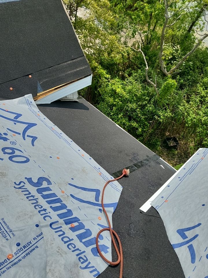 ATLAS PINNACLE COLOR: PRISTINE BLACK by Eagle Eye Roofing