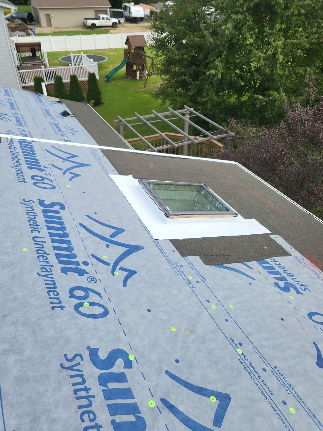 ATLAS PINNACLE COLOR: BLACK SHADOW by Eagle Eye Roofing