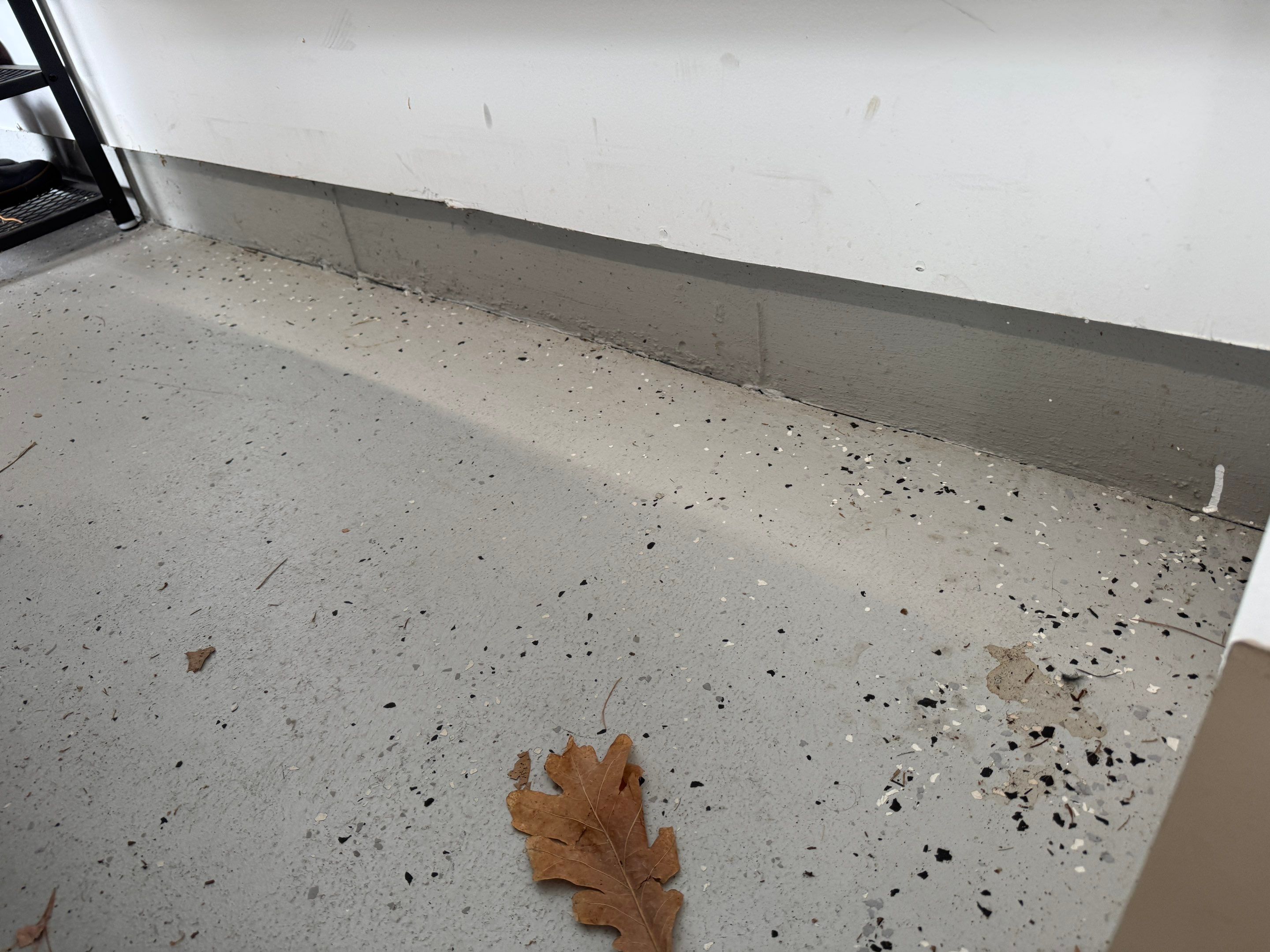 Garage in Londonderry, NH 03053 by Symphony Concrete Coatings