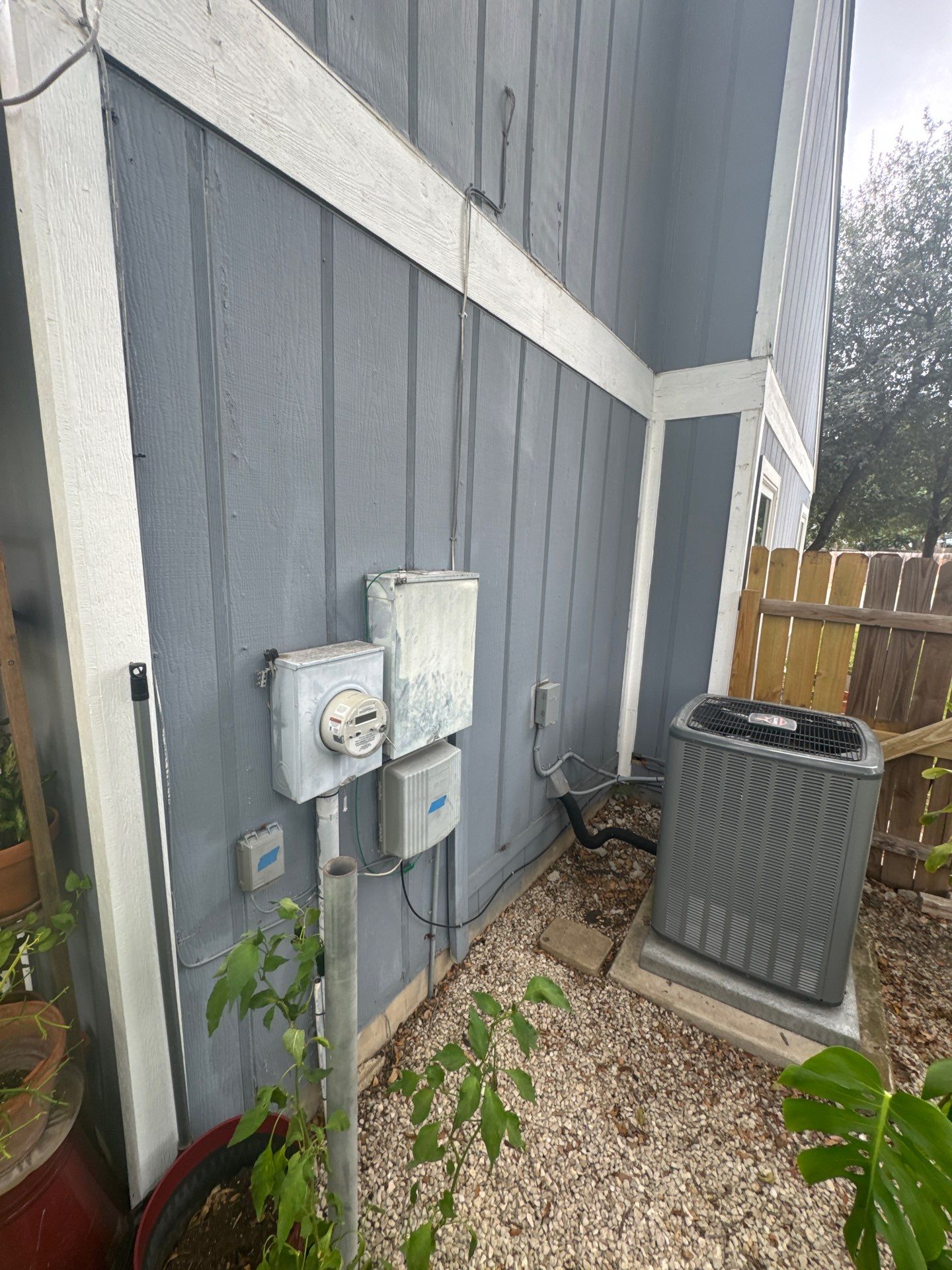 Siding Painting by TEXFIX LLC